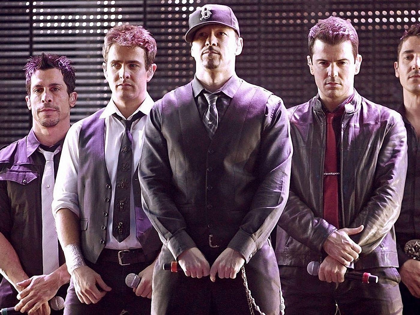 1400x1050 Download wallpaper  new kids on the block, show, light, Desktop