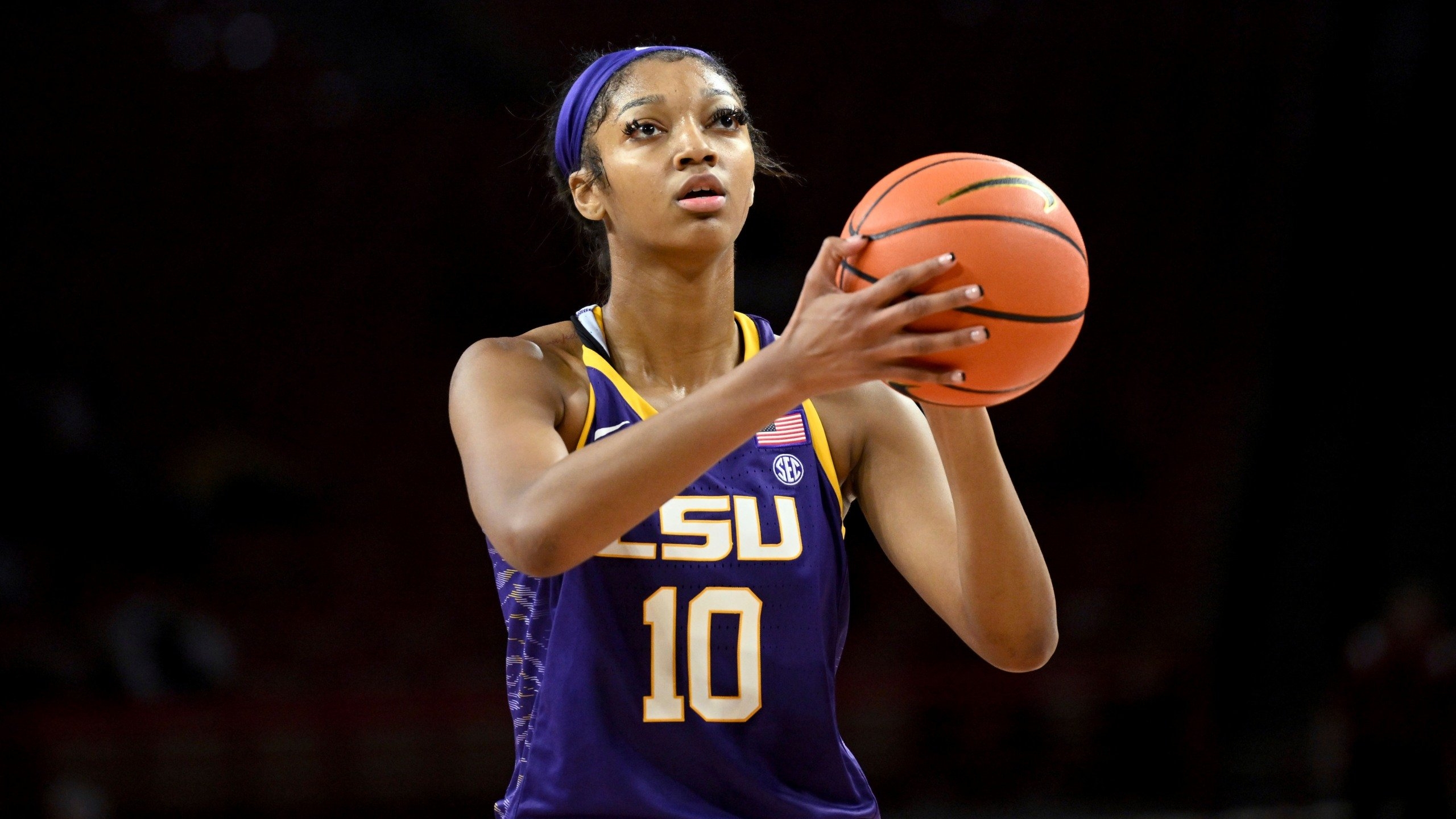 2560x1440 Reese's scoring, rebounding leads No. 7 LSU past Texas A&M, Desktop