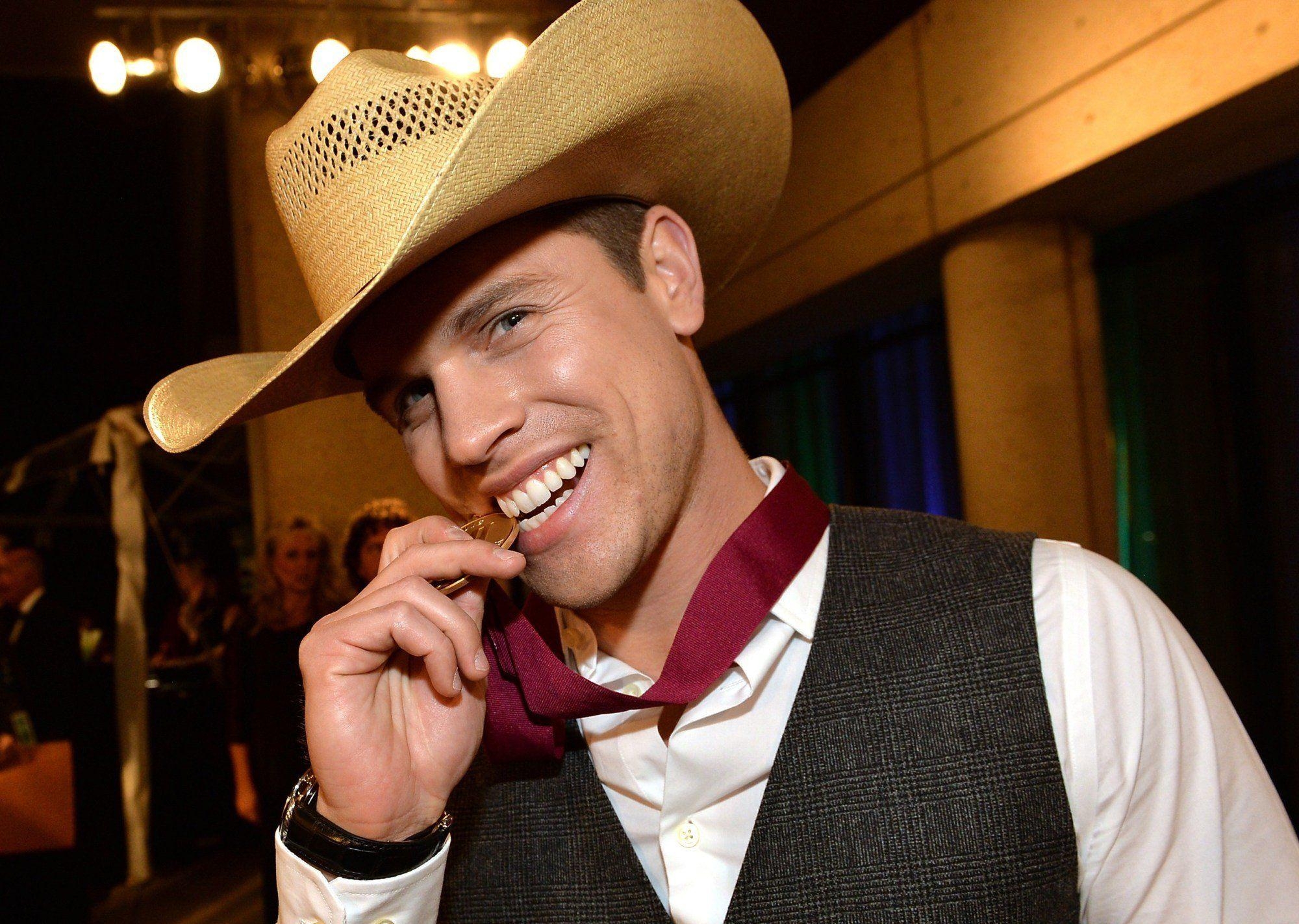 2000x1430 DUSTIN LYNCH Country Countrywestern Dustin Lynch Wallpaper, Desktop
