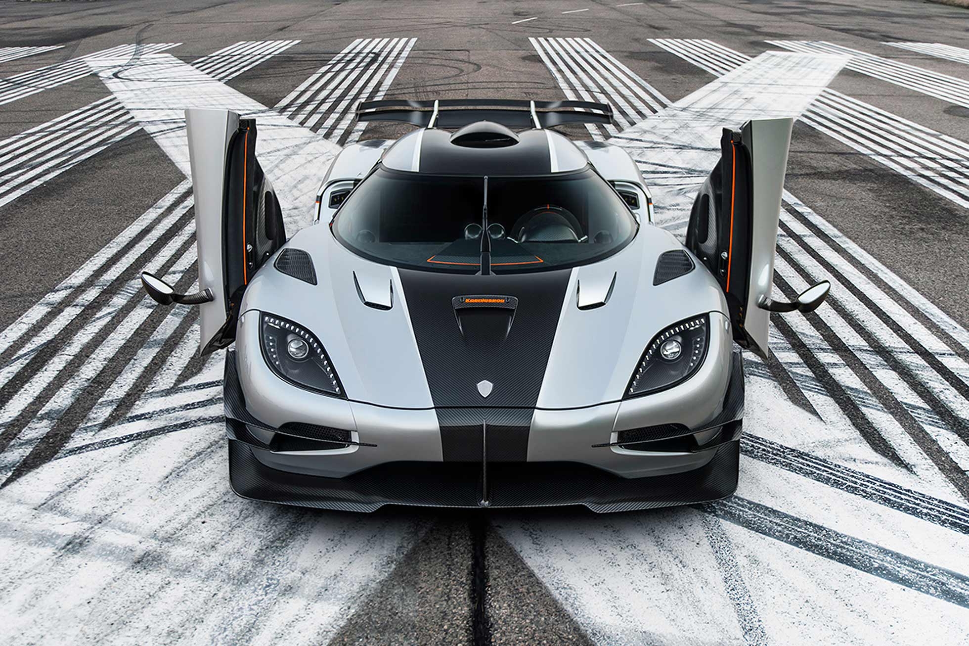 1960x1310 Koenigsegg Agera One:1 power output breaks computer, Desktop