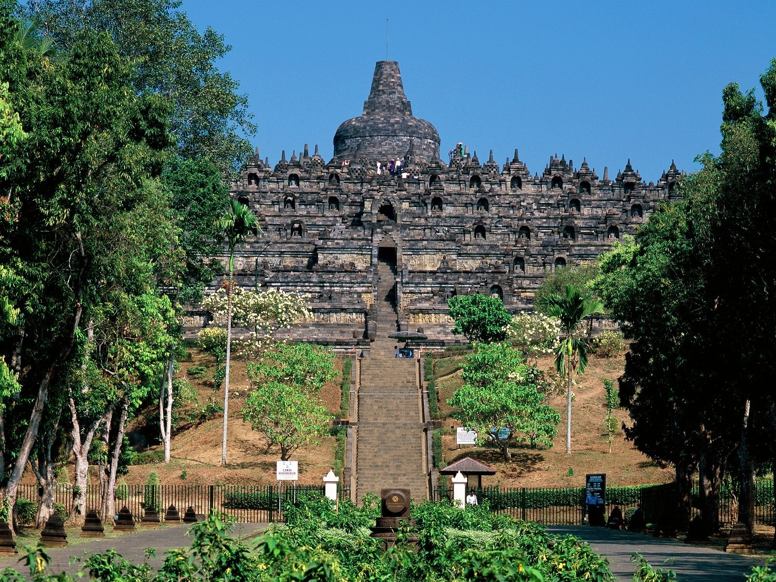 1600x1200 Borobudur Temple Indonesia Tourism Picture 535 Wallpaper, Desktop