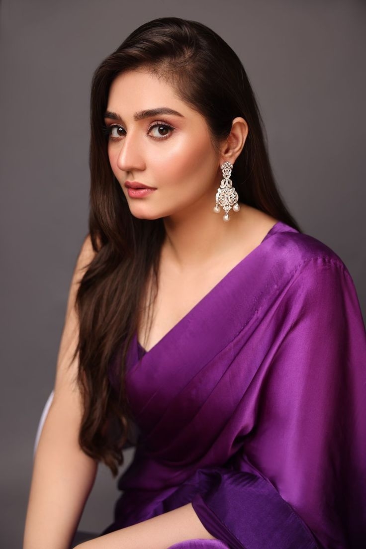 740x1110 Pakistani Celeb, Phone