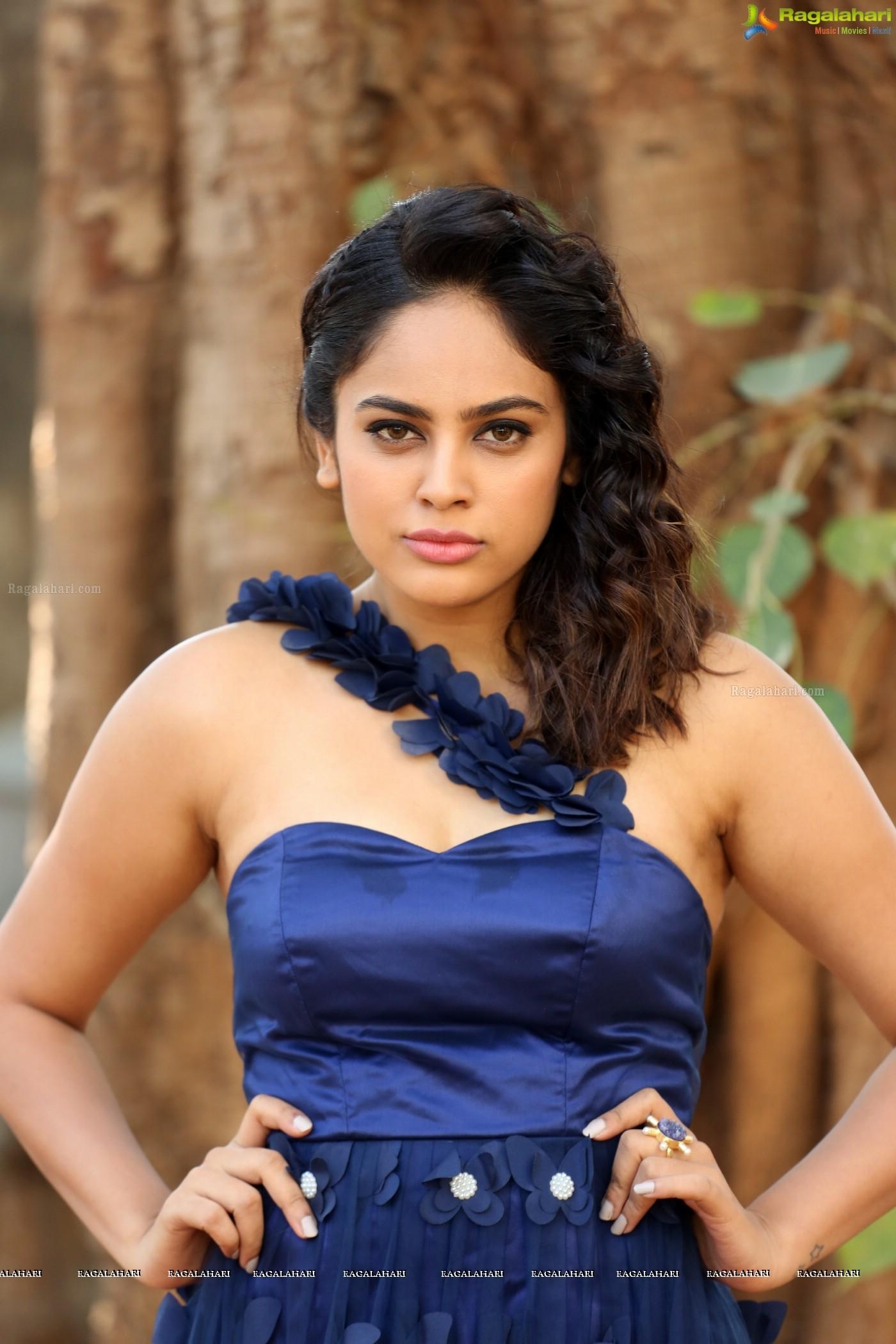 1400x2100 Nandita Swetha (Hi Resolution Posters) Image 34. Tollywood Heroines, Phone