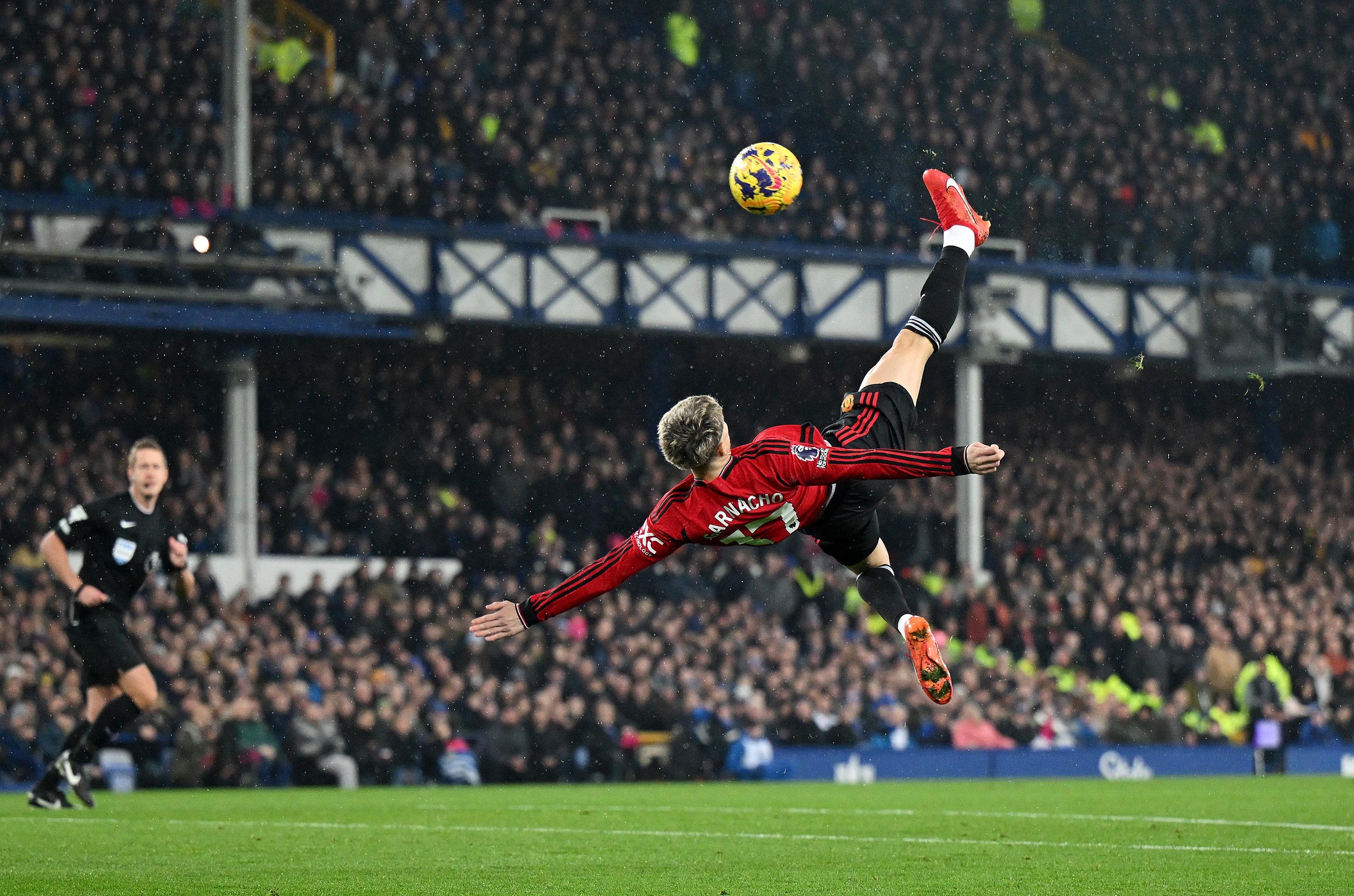 3000x1990 bicycle kick for Manchester United, Desktop