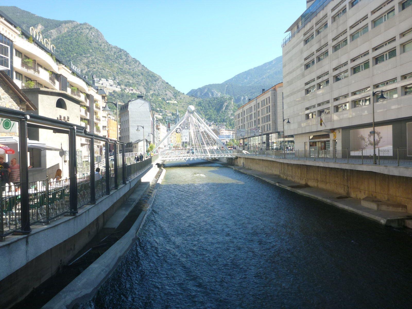 1600x1200 Backpacking in Andorra: Sights in Andorra La Vella The, Desktop