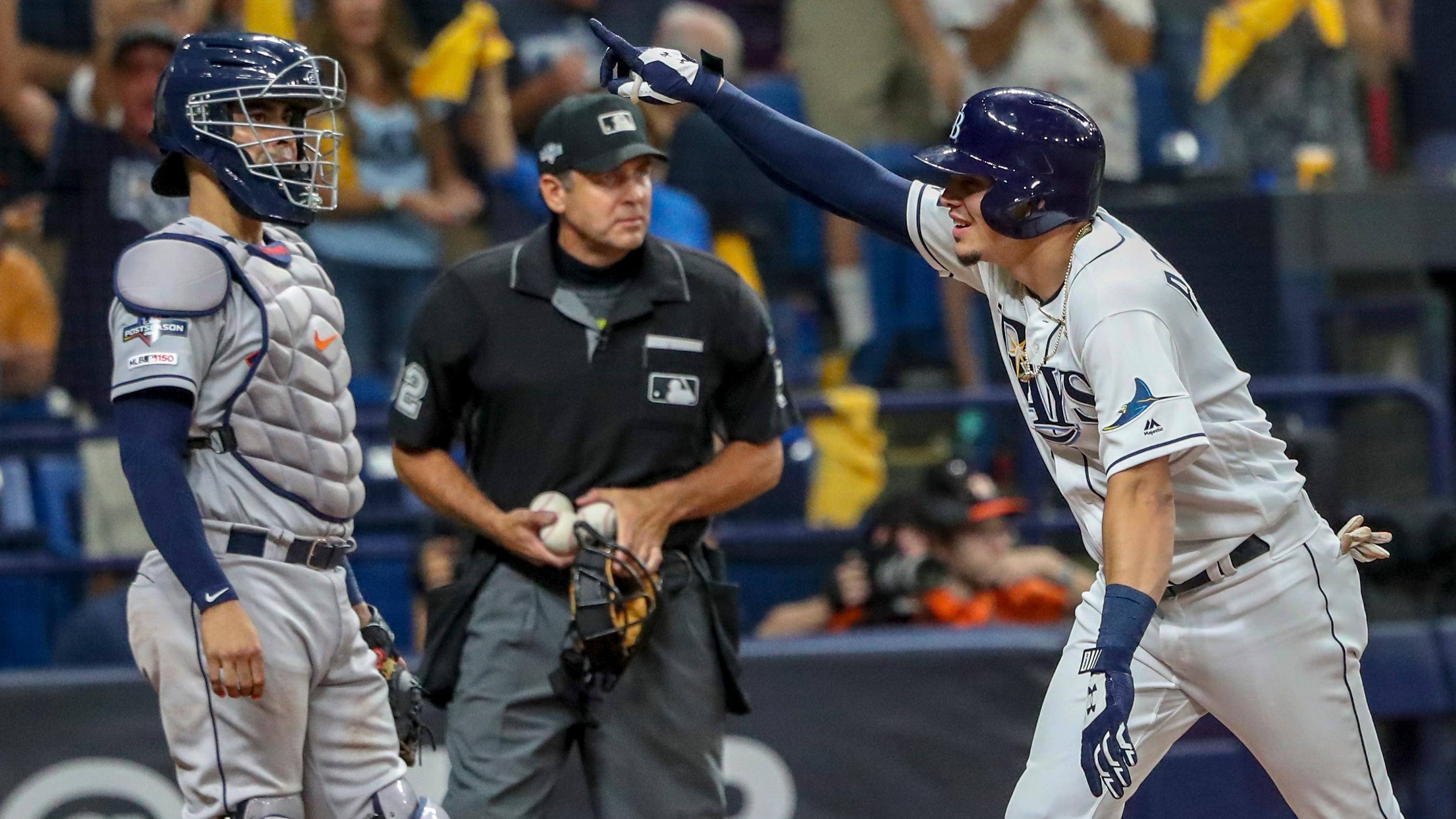 3030x1700 Rays' Willy Adames homer clangs off a catwalk, Desktop