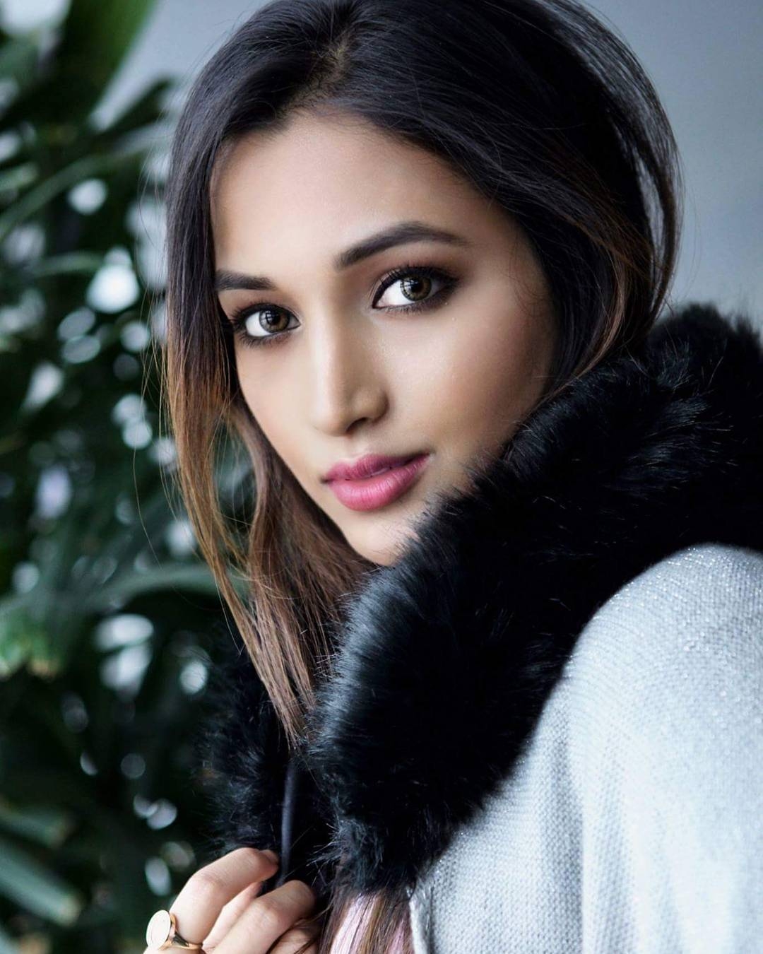 1080x1350 Srinidhi Shetty, Phone