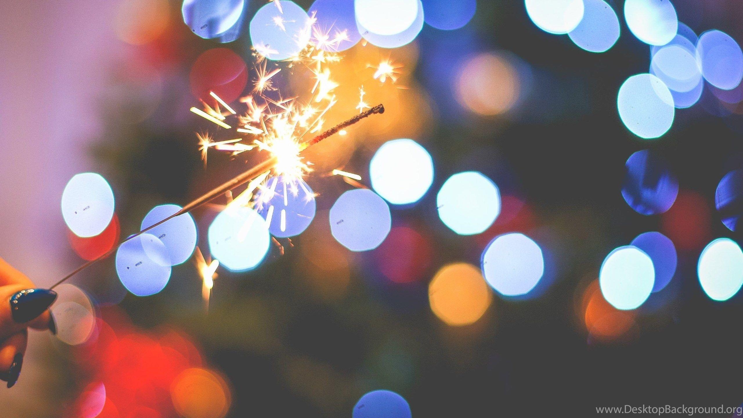 2560x1440 Sparklers In The New Years Eve Wallpaper - HD Wallpaper Desktop, Desktop