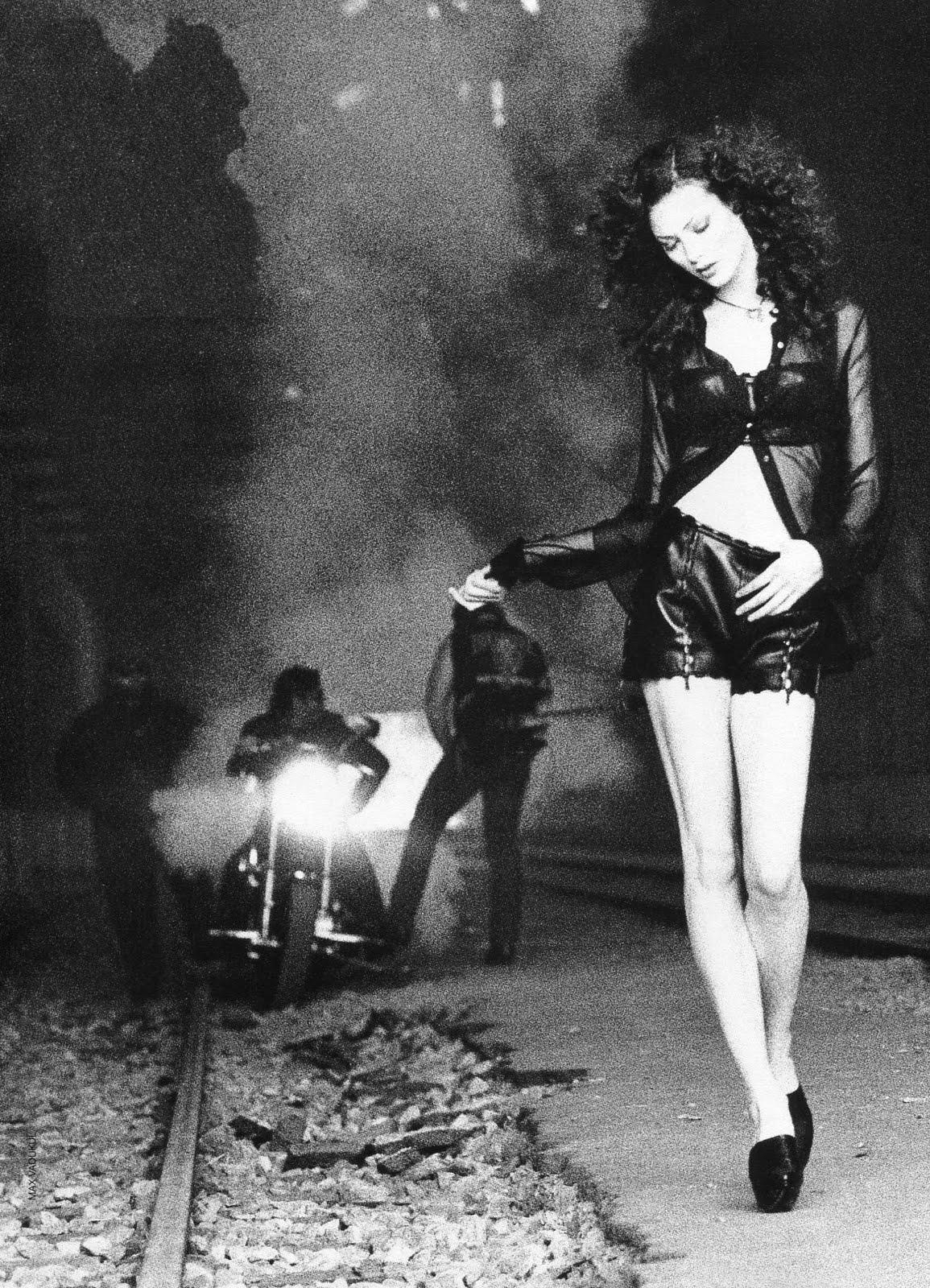 1160x1600 Gallery Hollywood Image: Shalom Harlow Gallery, Phone