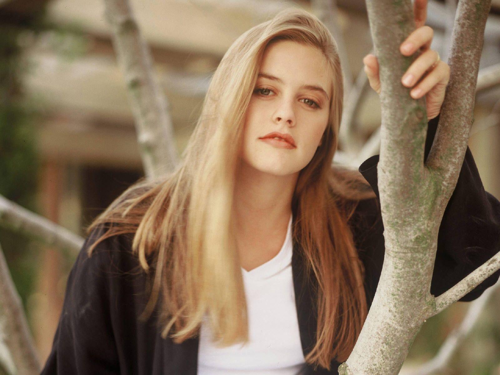 1600x1200 alicia silverstone. Alicia Silverstone 0060 1600X1200 Wallpaper, Desktop