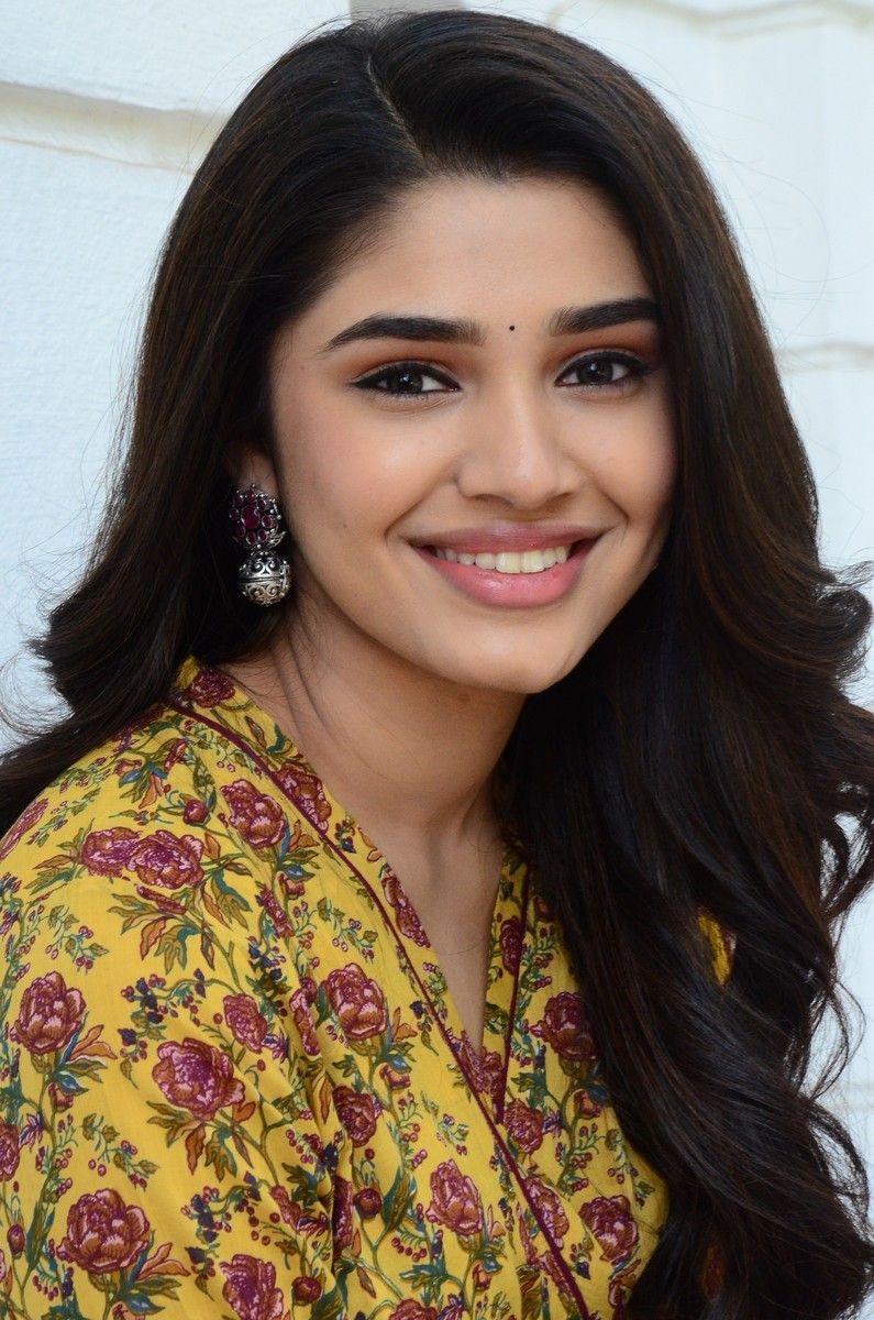 800x1200 Hd Wallpaper Krithi Shetty Photo Uppena Movie, Actress anaika soti hot photo in short skirt, Phone
