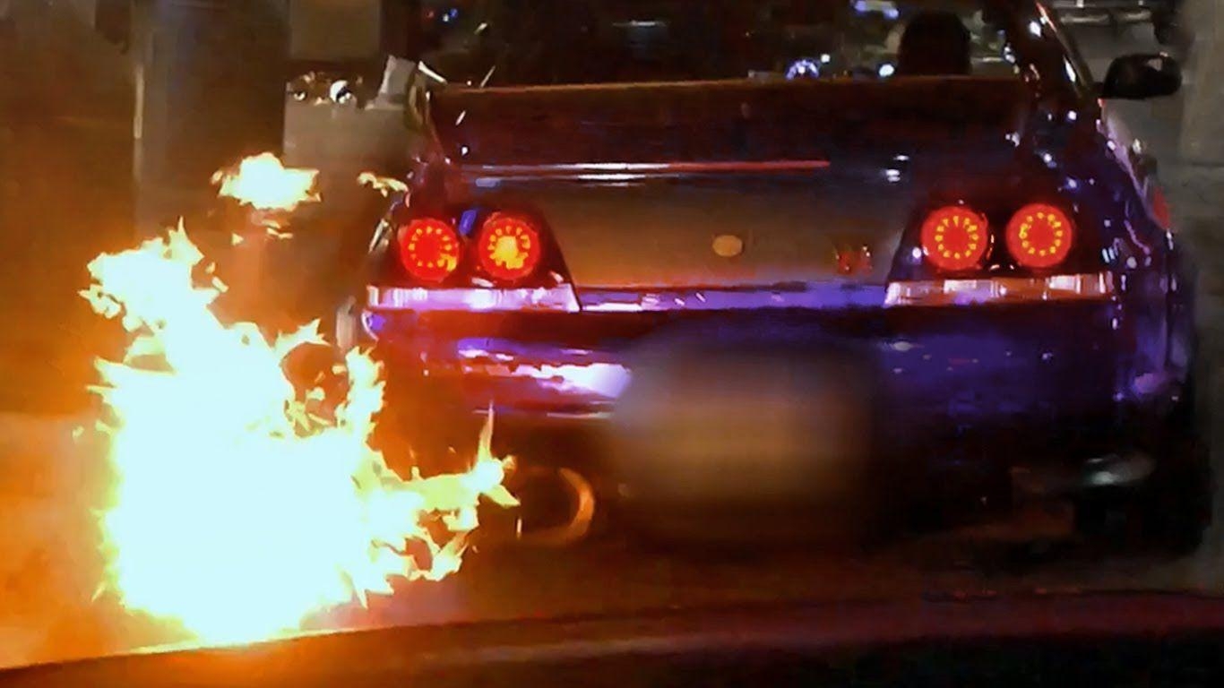 1370x770 FIRE Shooting Nissan Skyline R33 GTR In London! Madness And Detail, Desktop