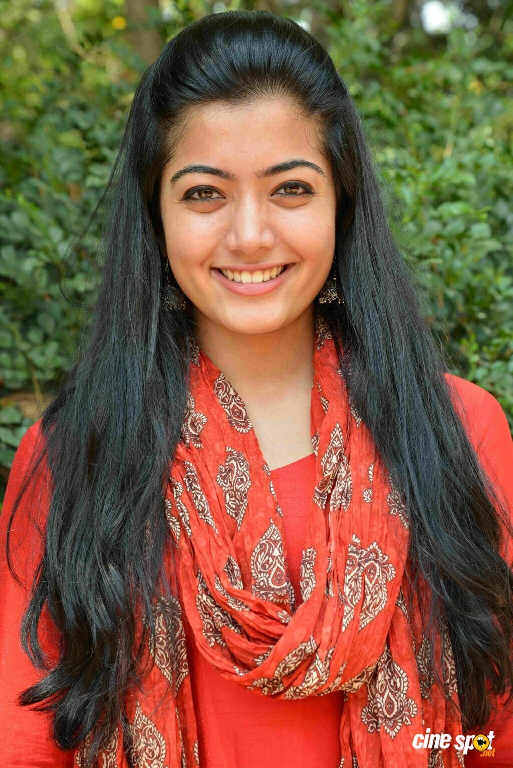 1030x1540 Rashmika Mandanna at Kirik Party Film Launch (1), Phone