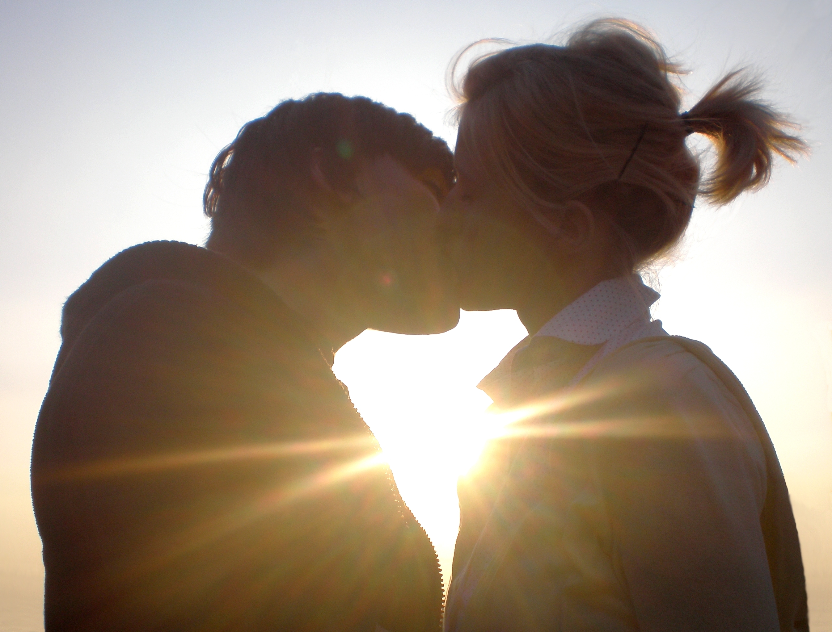 2700x2050 Wallpaper, face, sunlight, people, portrait, sunset, love, sky, shadow, silhouette, yellow, blue, morning, brown, Sun, orange, sweater, hair, kissing, Sunny, gold, emotion, Person, romance, girlfriend, zipper, light, autumn, boy, flower, girl, Desktop