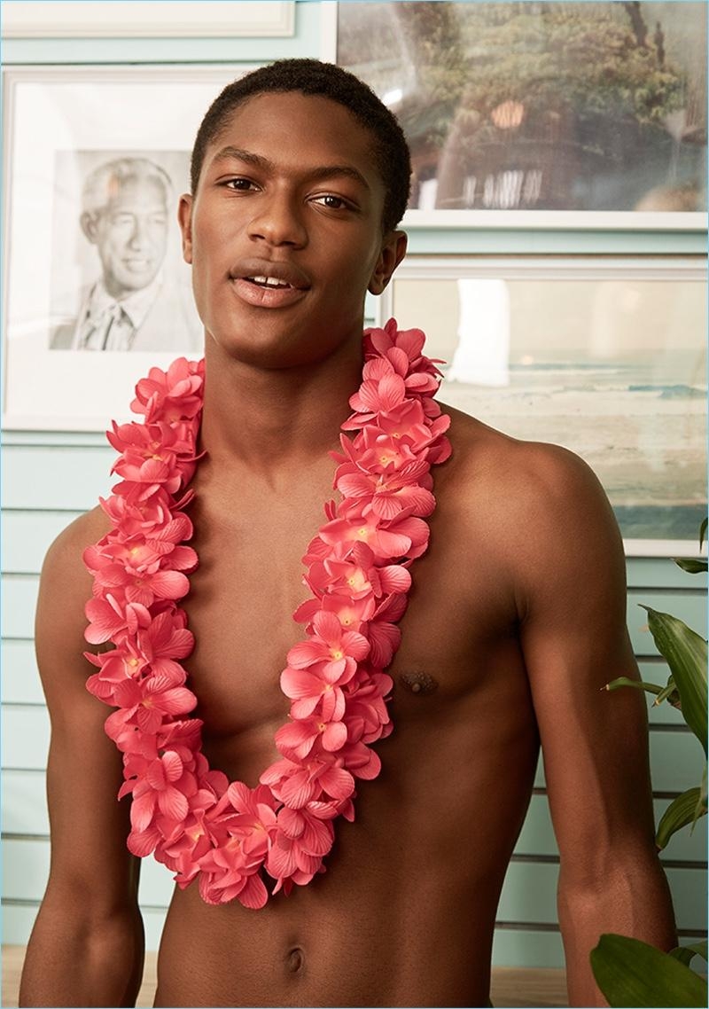 800x1140 Hawaii Dreaming: Hamid Onifade Embraces Tropical Styles for Simons, Phone