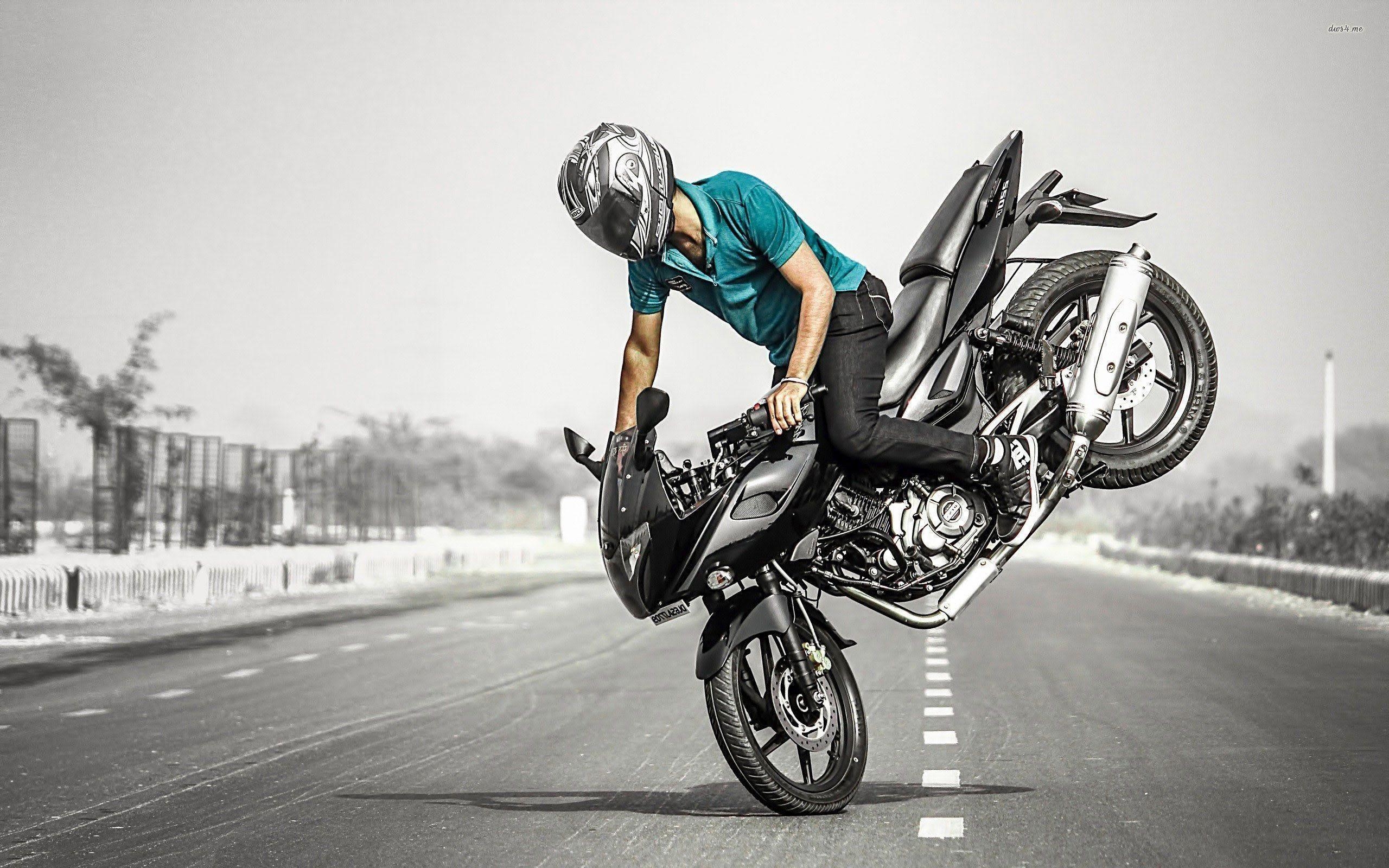 2560x1600 Amazing bike Stunts, Desktop