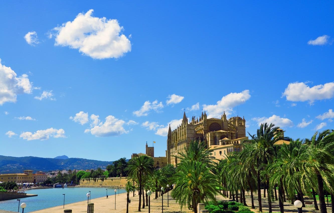 1340x850 Wallpaper the city, the building, Cathedral, fortress, Palma de, Desktop