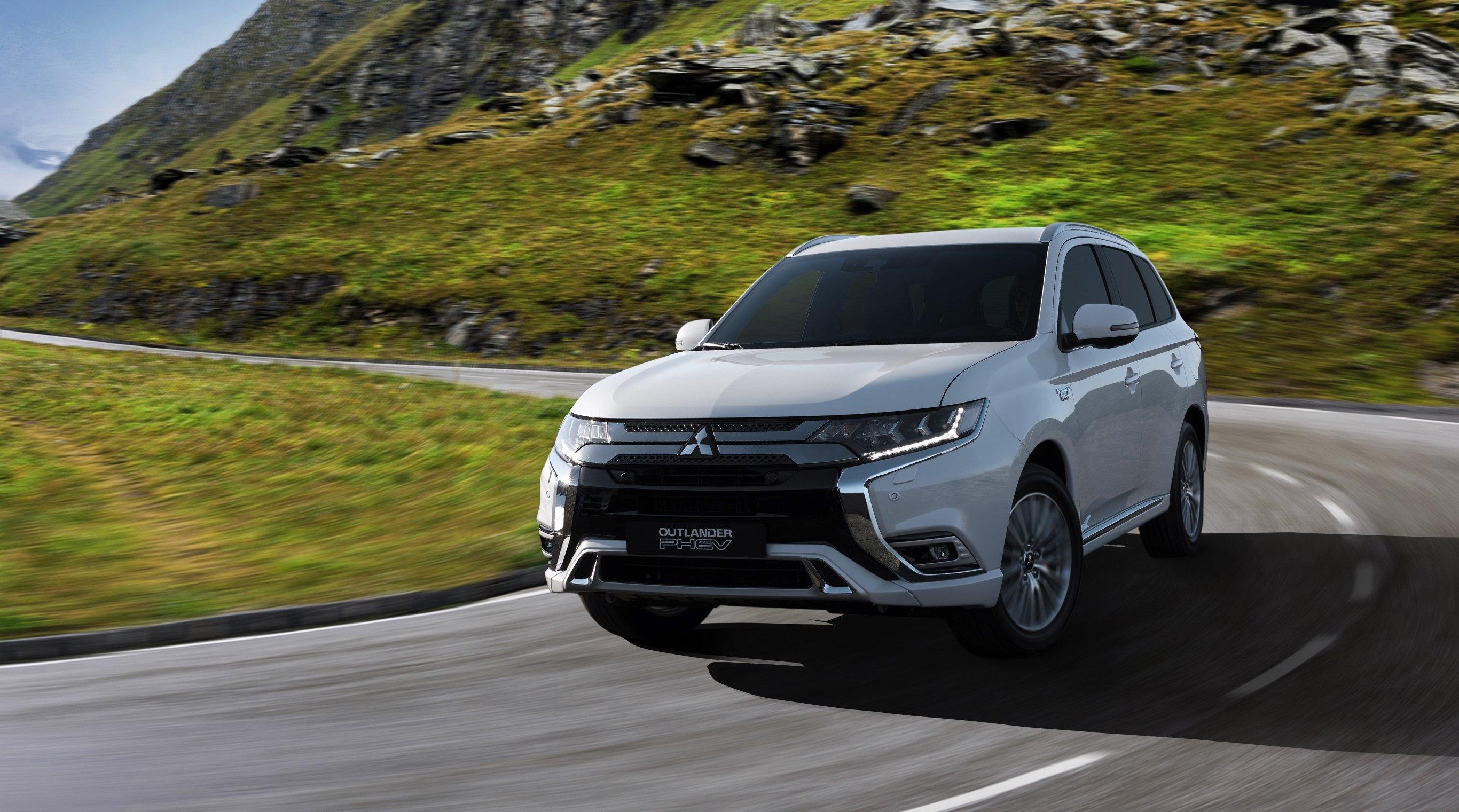 2740x1530 Mitsubishi Outlander PHEV Picture, Photo, Wallpaper, Desktop