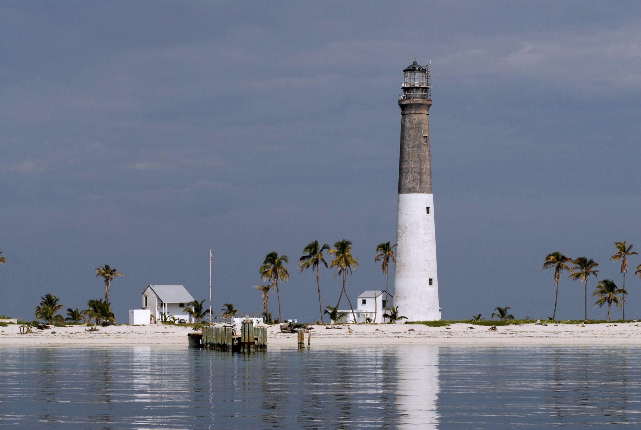 2100x1410 Dry Tortugas: Coastal Fortress, Coral Reefs, Marine Life, Desktop