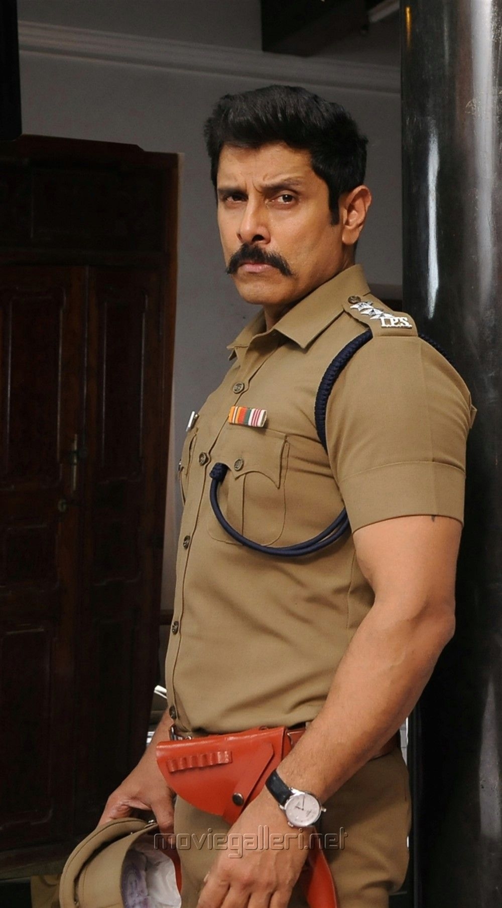 1000x1810 Saamy Square Vikram HD Photo. New Movie Posters, Phone