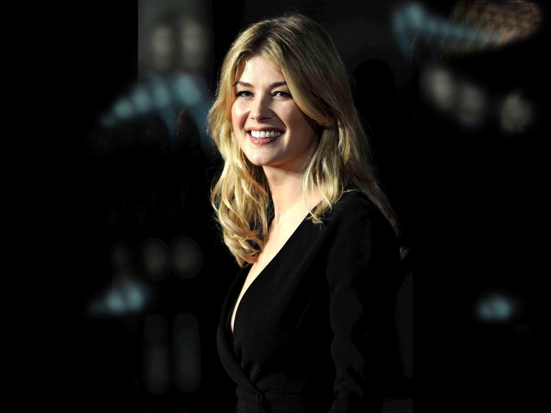 1920x1440 Rosamund Pike Wallpaper High Resolution and Quality Download, Desktop