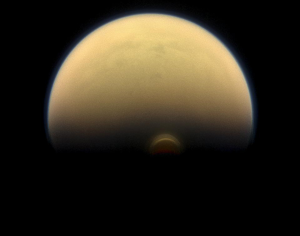 1050x820 Cassini Sees Dramatic Seasonal Changes on Titan, Desktop