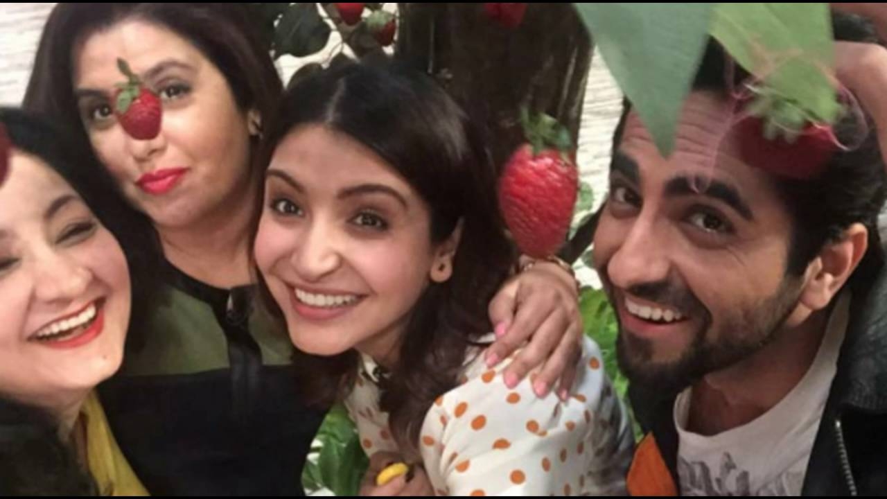 1280x720 Anushka Sharma. With Family. Mother. Father. Virat Kohli, Desktop