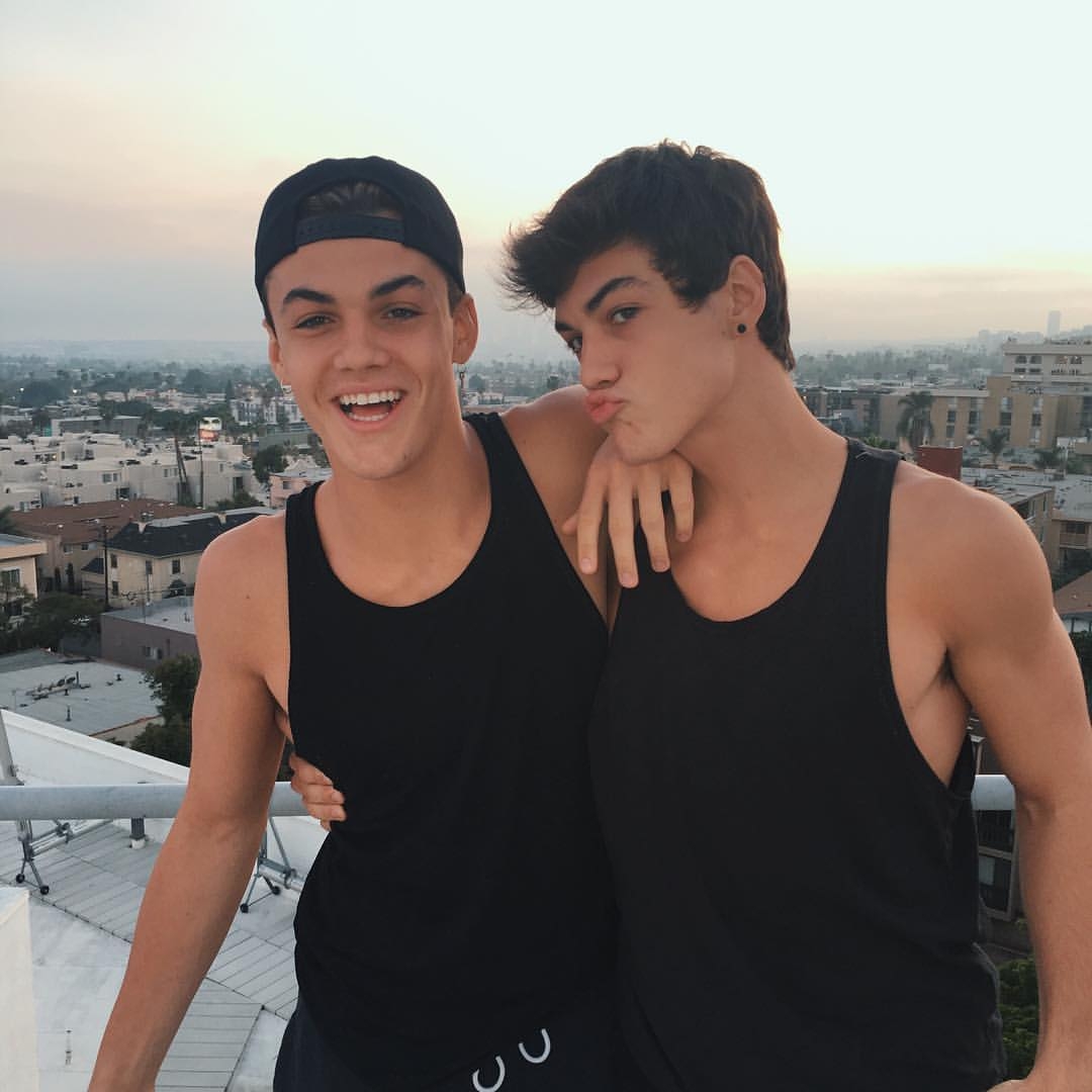 1080x1080 Grayson Dolan no Instagram: “E makes me laugh a lot”. Dolan twins, Phone