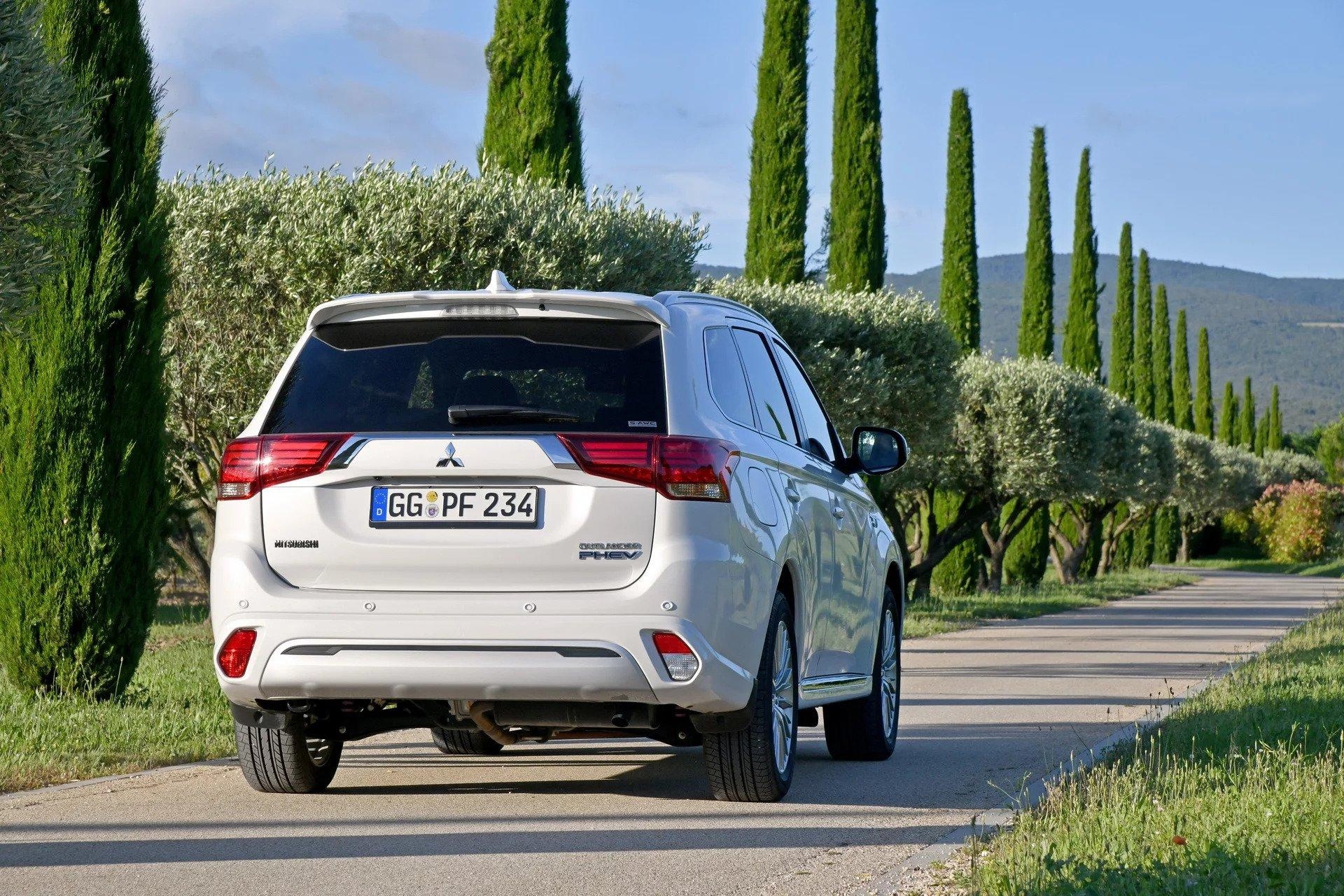 1920x1280 Mitsubishi Outlander PHEV WLTP Rated 45 Kilometers Of Electric, Desktop