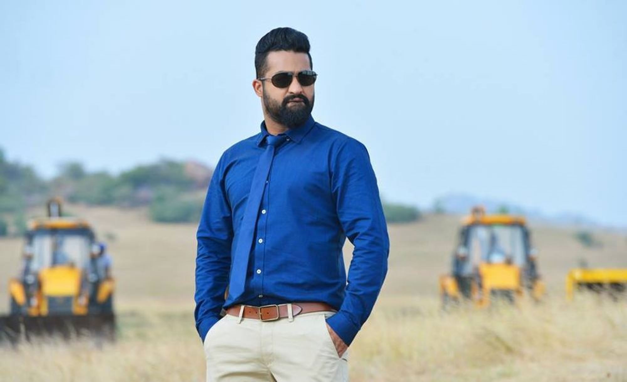 2000x1220 Nannaku Prematho (2016), Desktop