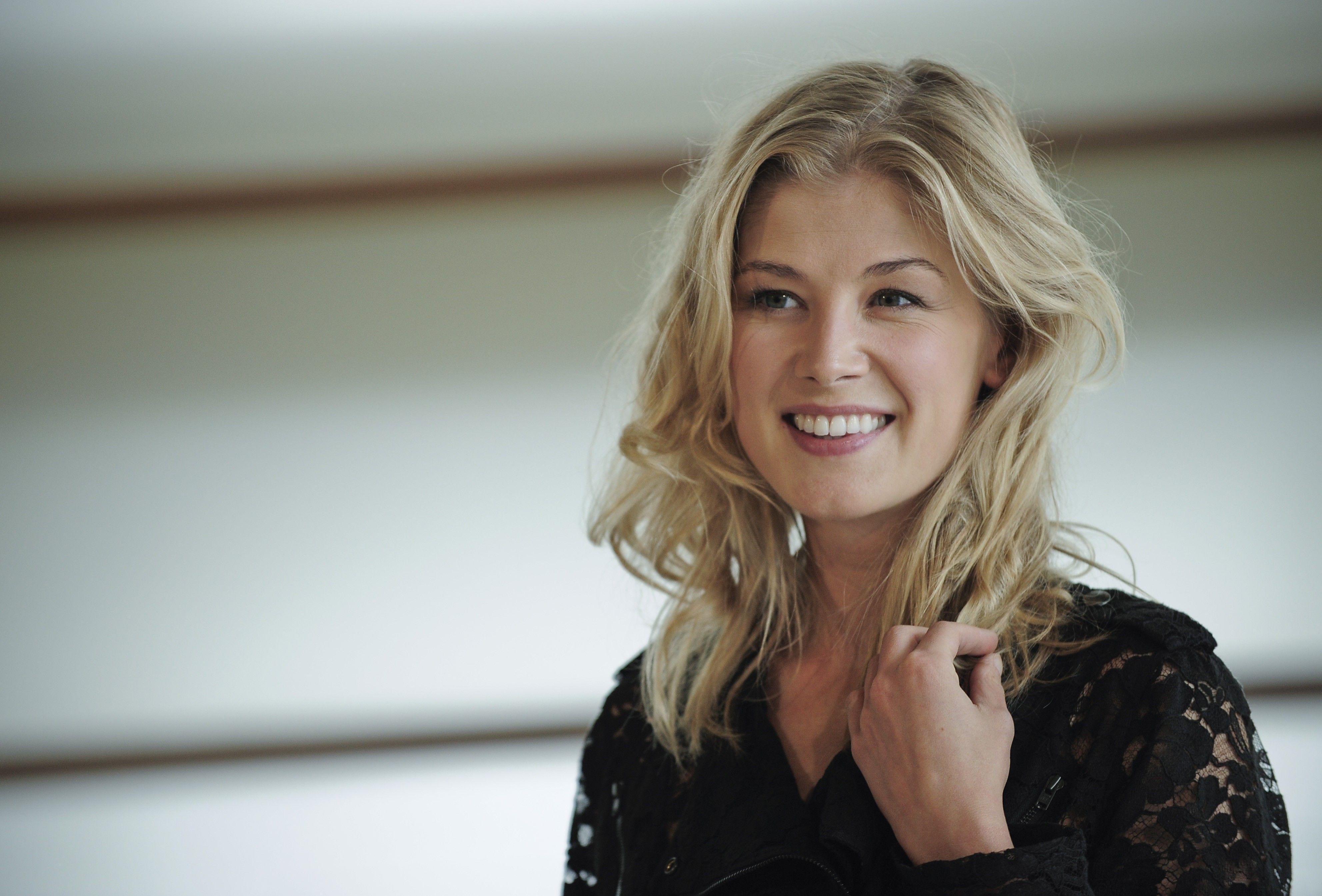 3970x2690 Rosamund Pike Wallpaper High Resolution and Quality Download, Desktop