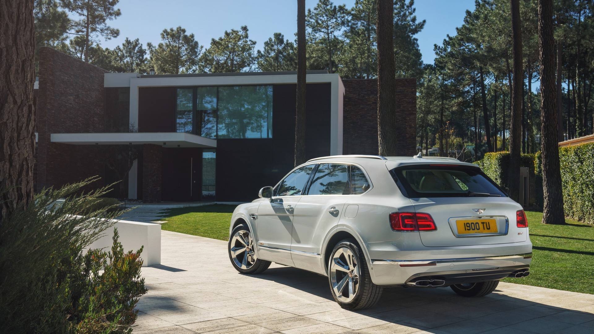 1920x1080 Bentley Bentayga Plug In Hybrid Goes 31 Miles On Electric, Desktop