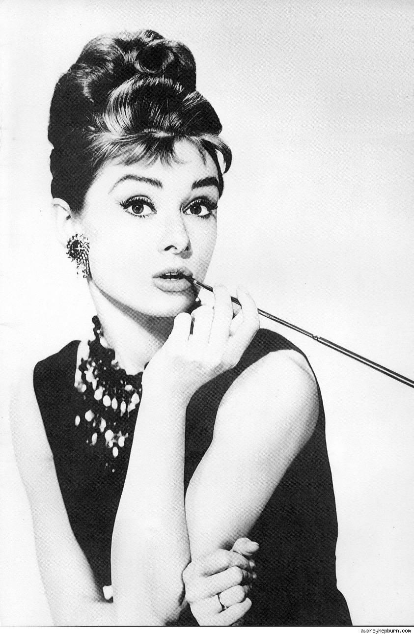 850x1300 Audrey Hepburn Más. Icon. Bonequinha de luxo, Audrey, Phone