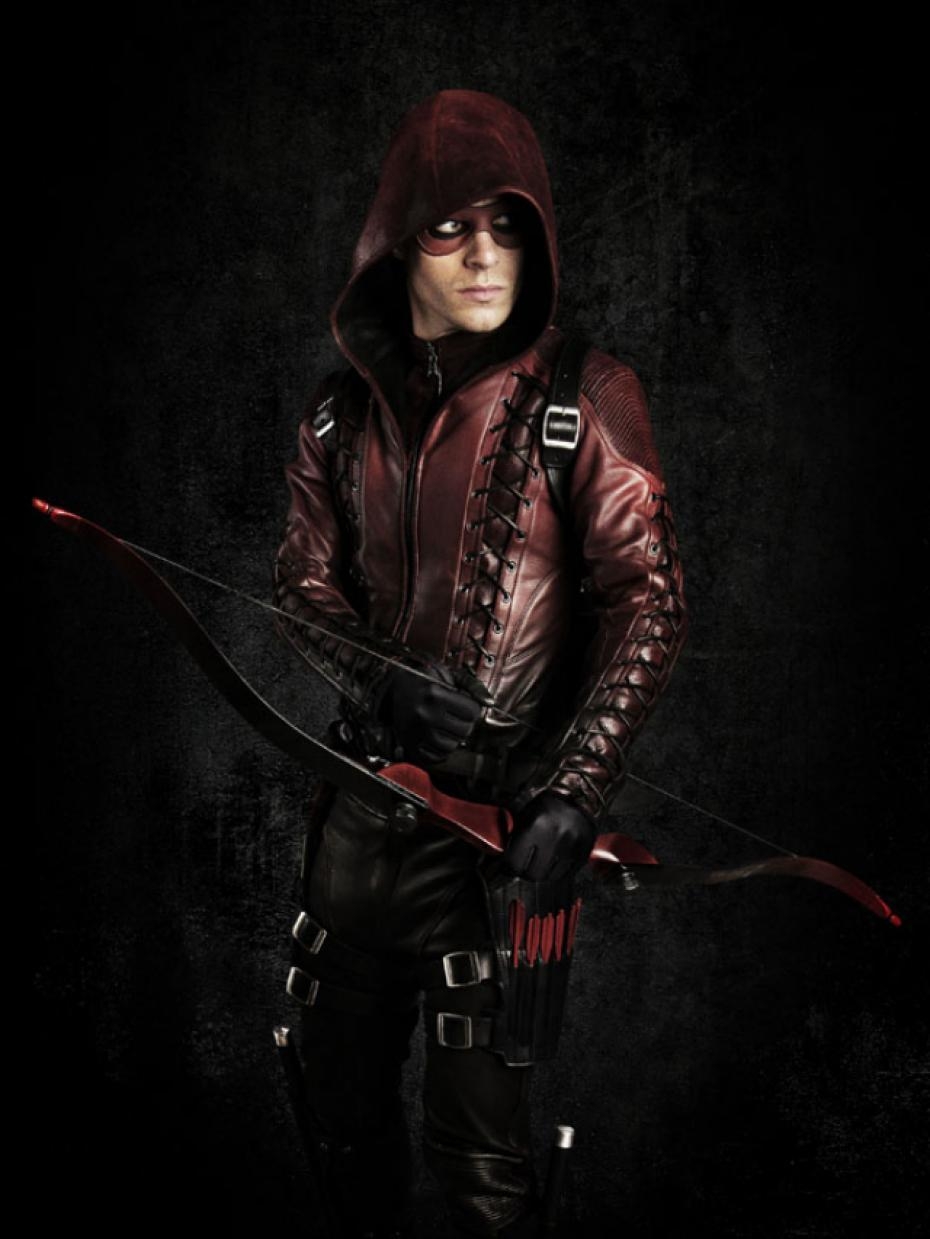 930x1240 Roy Harper (Arrow) vs Catwoman (Movie), Phone