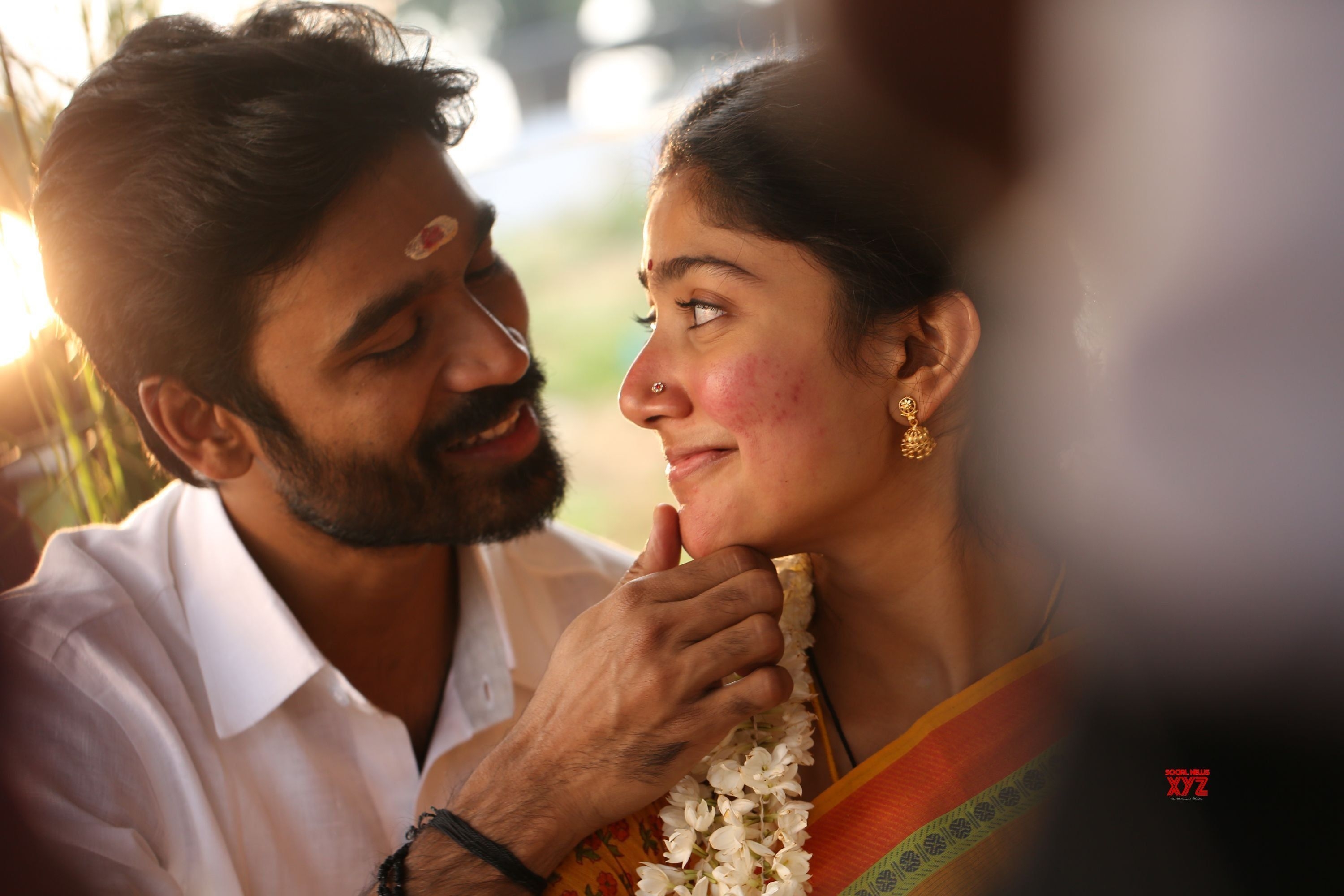 3000x2000 Maari 2 Vaanam Song HD Stills News XYZ. Love couple image, Cute couples photography, Actor picture, Desktop