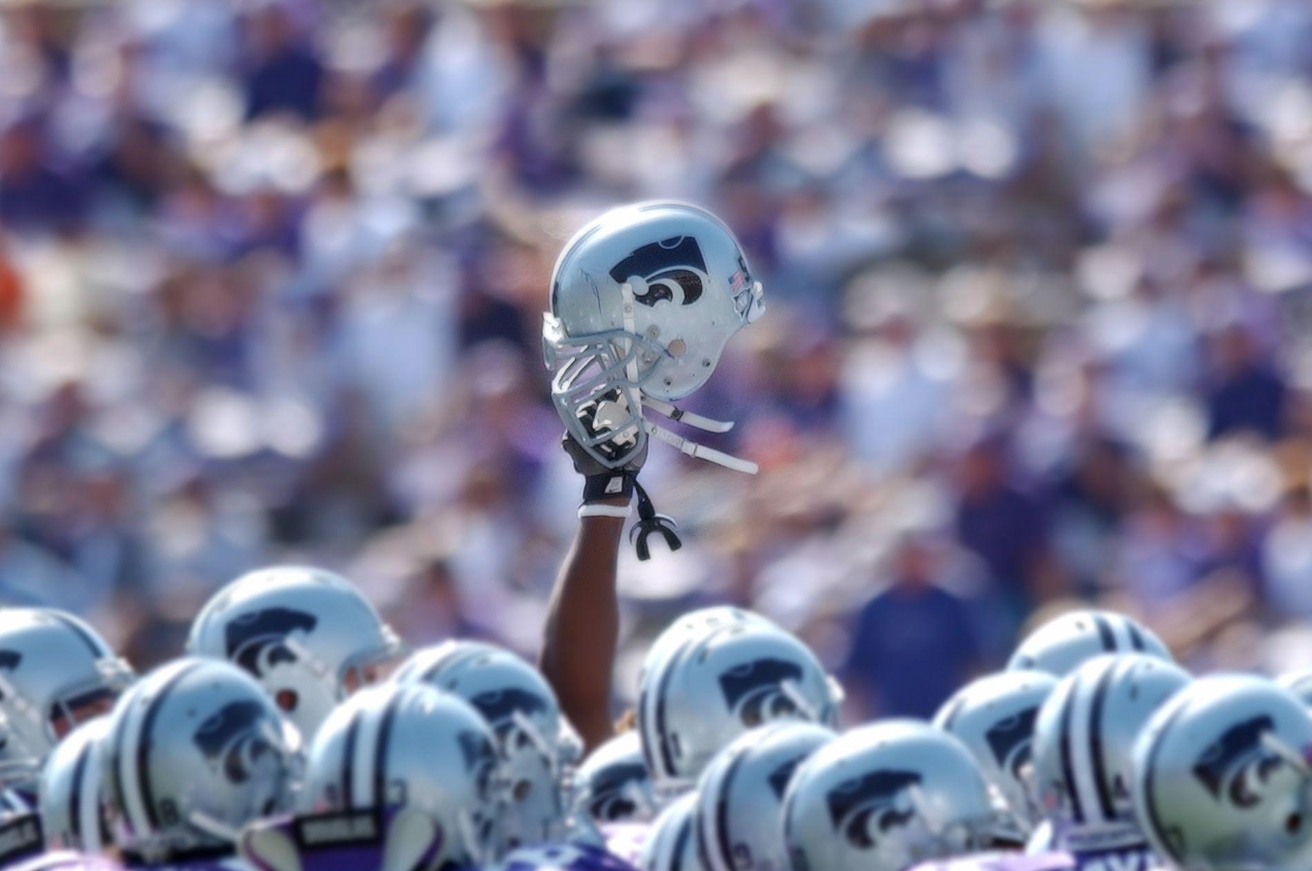 1900x1270 Kstate Family.. During The K State Football Kickoff At Bill, Desktop