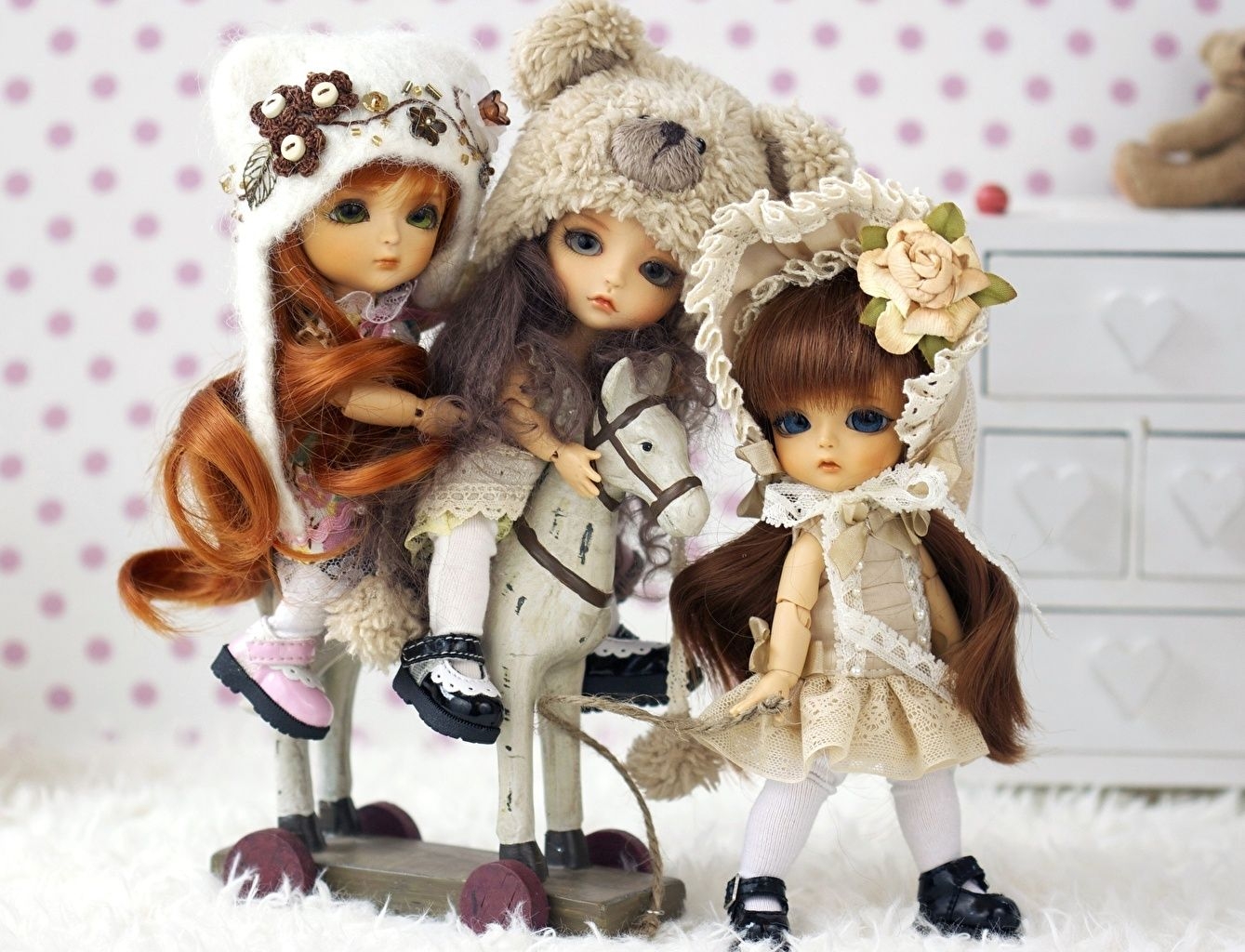 1340x1030 Wallpaper Little girls Doll Toys, Desktop