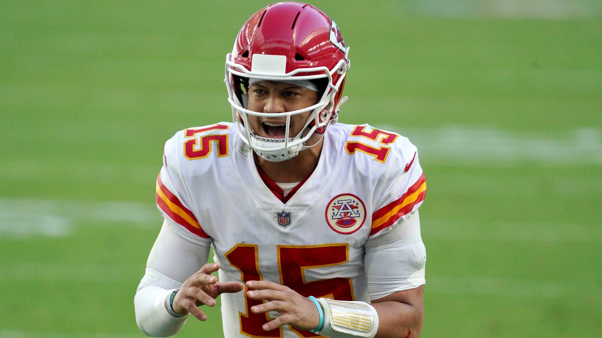 1920x1080 Patrick Mahomes' underhand pass, other trick plays keep Chiefs' opponents guessing, Desktop