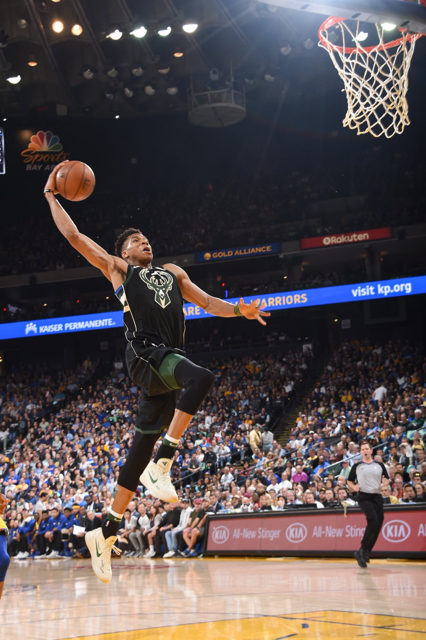 1370x2050 Giannis Antetokounmpo Dunk Wallpaper Free Giannis Antetokounmpo Dunk Background, Phone