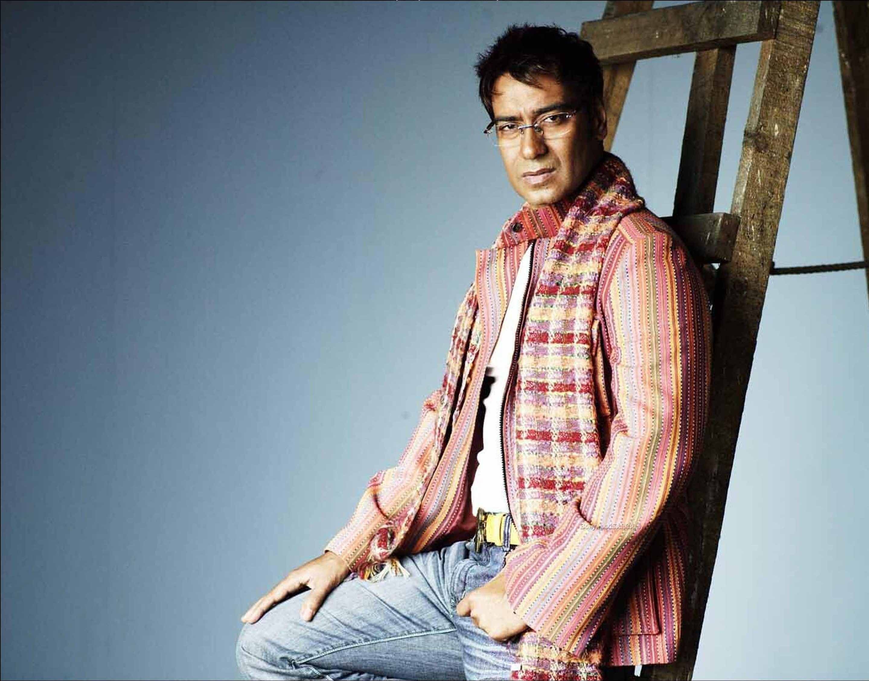 2880x2260 Ajay Devgan old look with jeans photo. Latest HD, Desktop