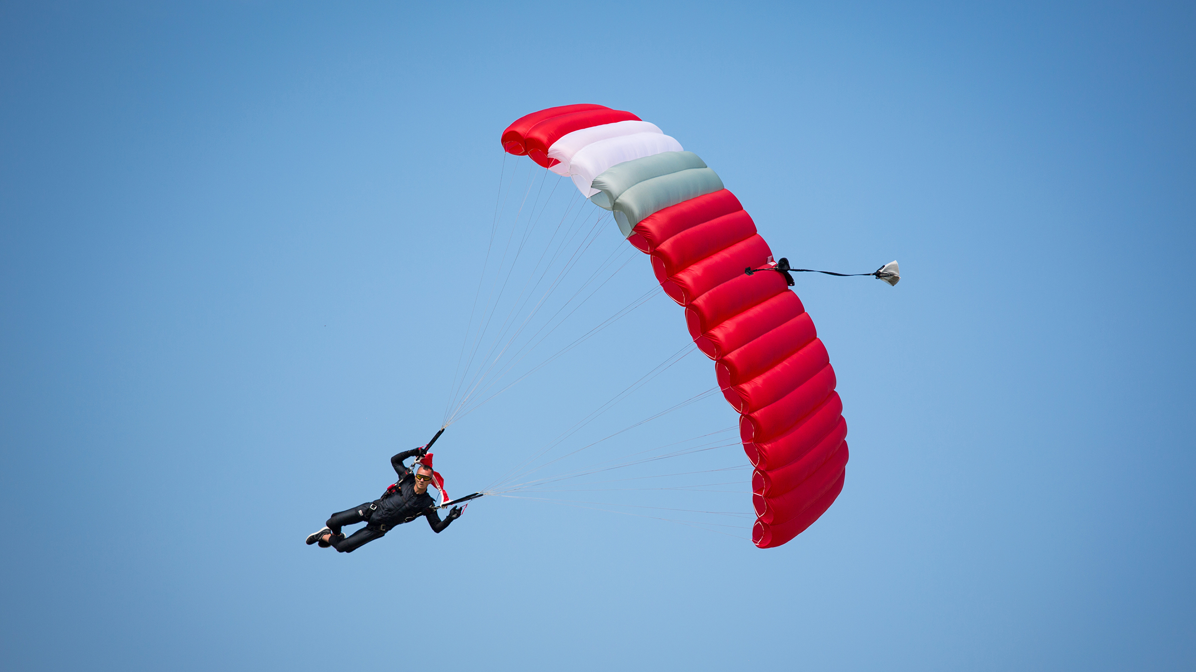 3840x2160 Wallpaper Man Sport Parachuting skydiving Sky, Desktop