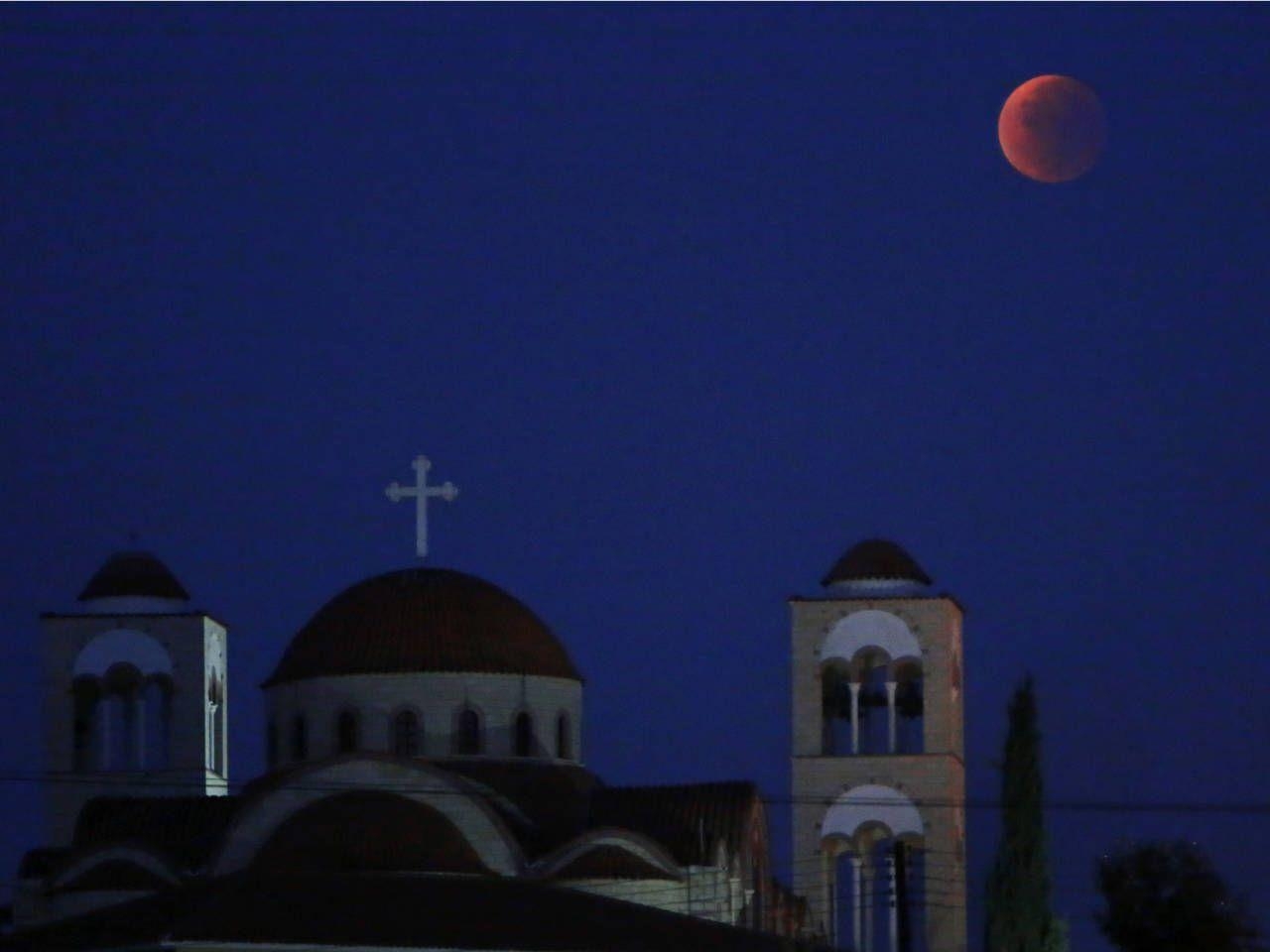 1280x960 Blood moon magic: 17 amazing image of the supermoon around, Desktop