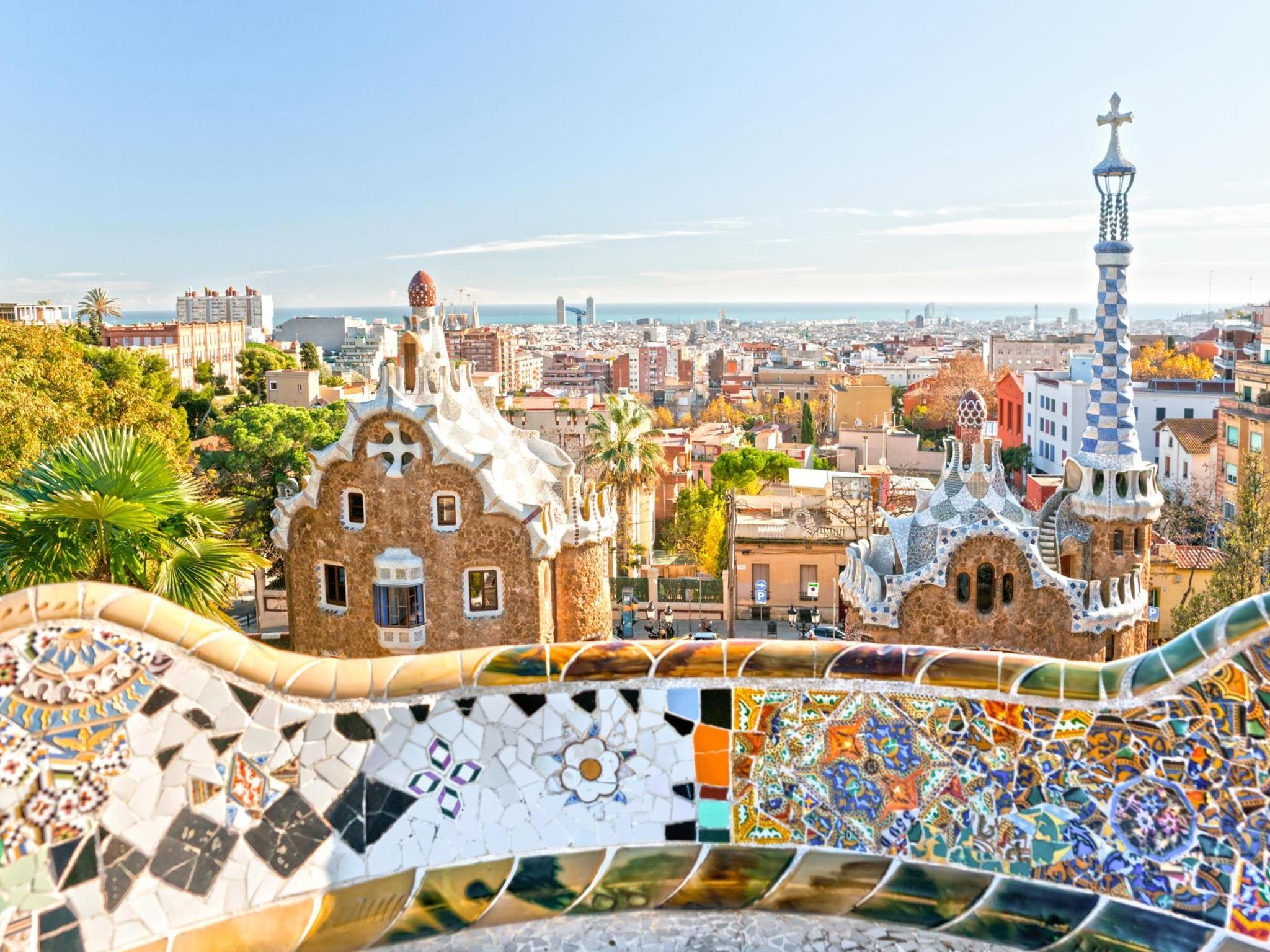 2050x1540 Where to stay near Barcelona's Park Güell, Desktop