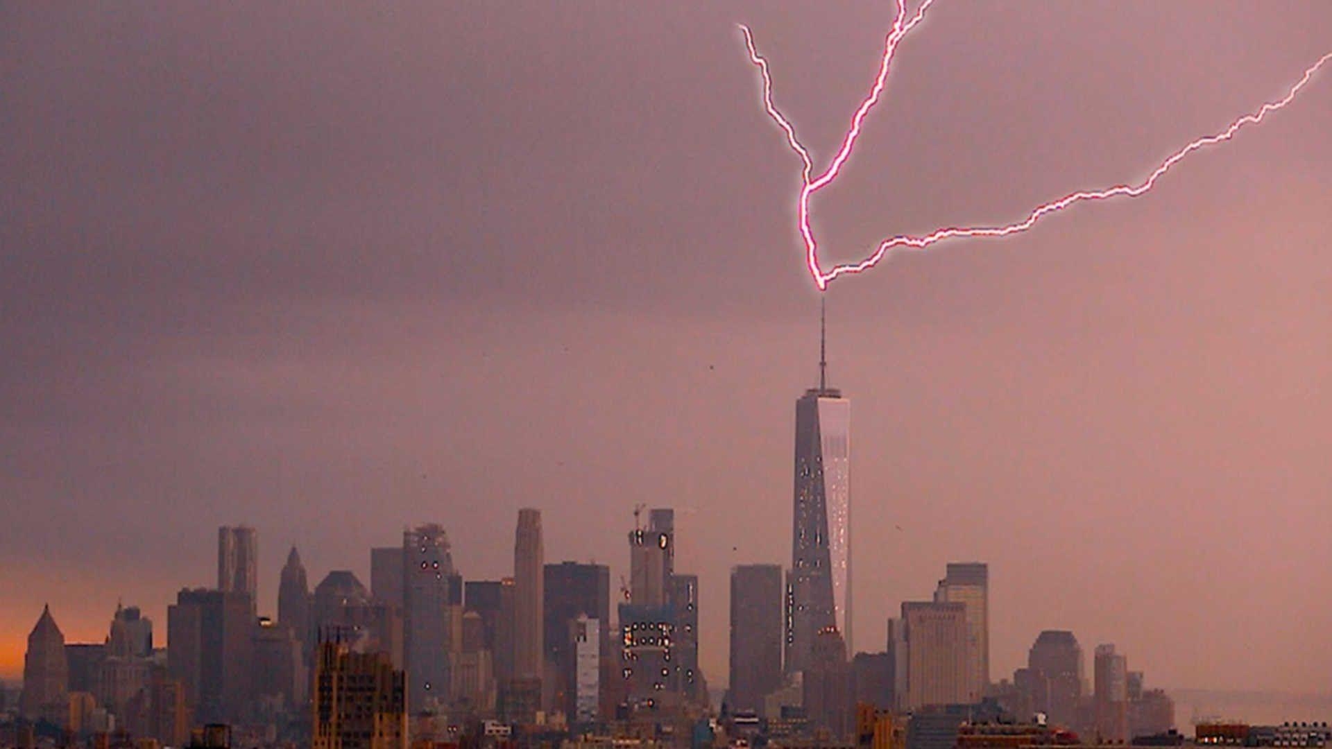 1920x1080 Lightning Strikes One World Trade Centre, Desktop