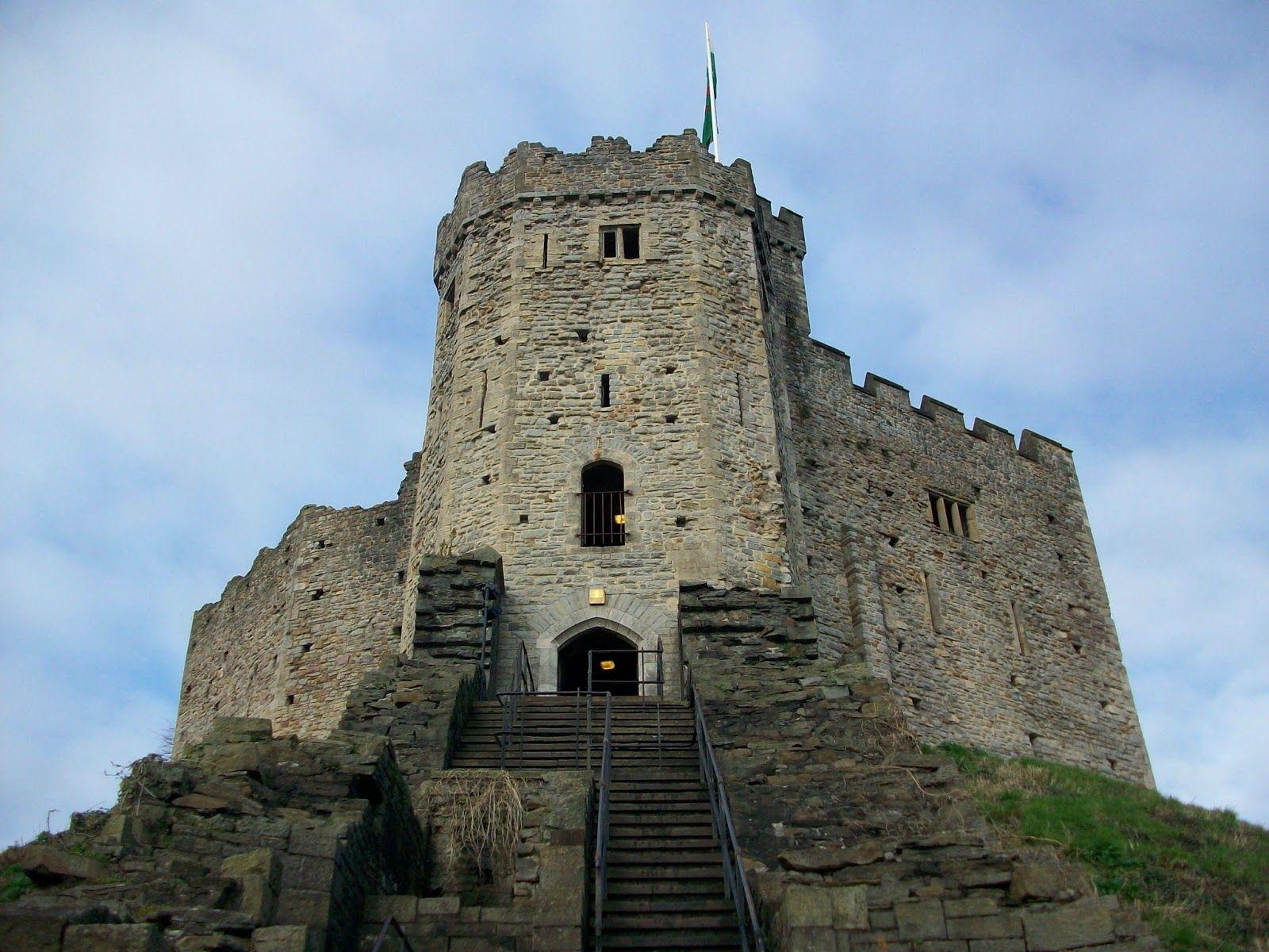 1600x1200 Cardiff Castle Wales Wallpaper, Desktop