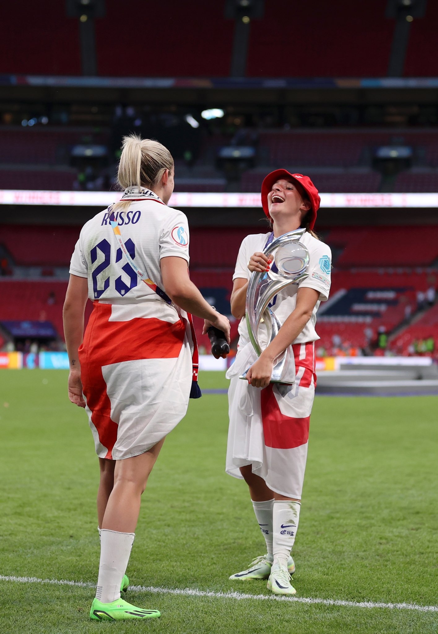 1420x2050 Lionesses. European champions, Phone