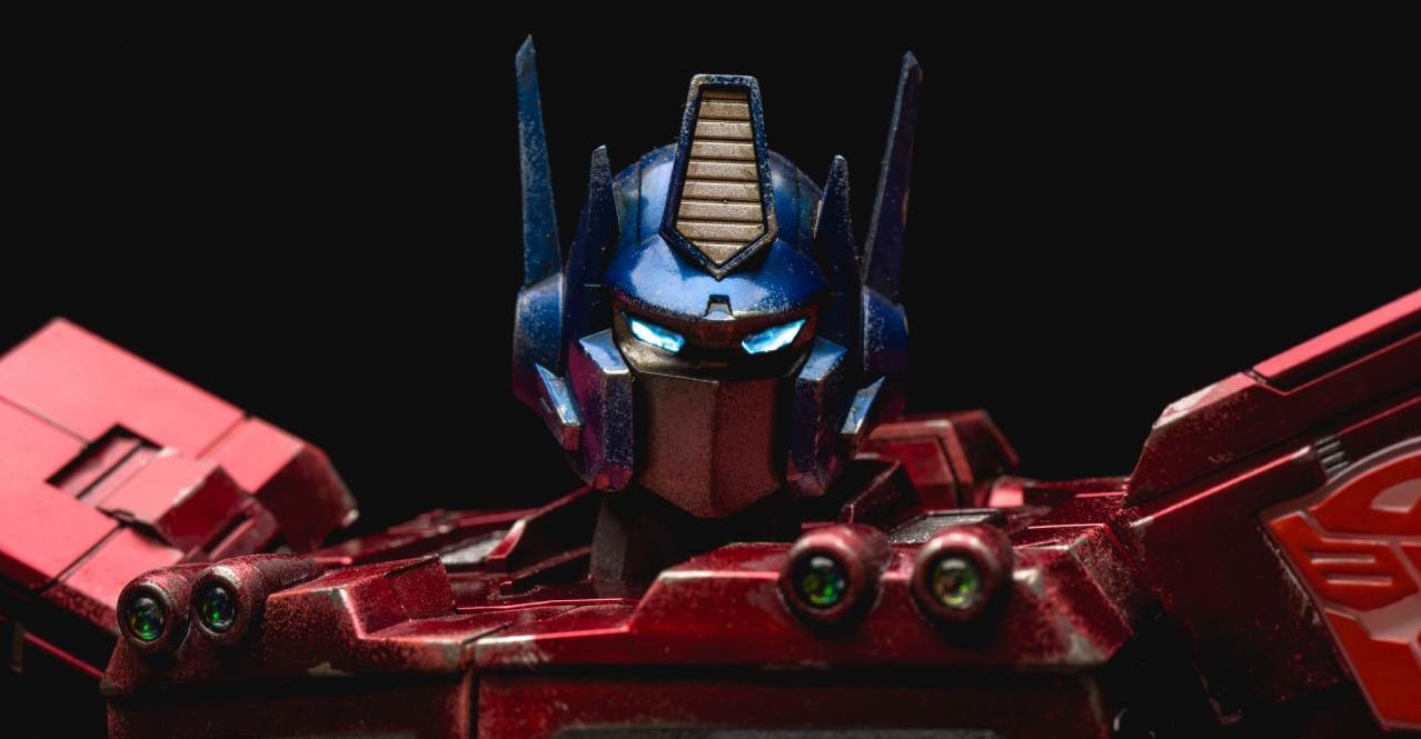1280x670 3A Transformers G1 Optimus Prime In Hand Photo Review, Desktop