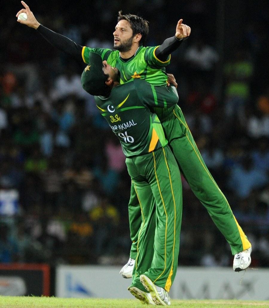 900x1030 Shahid Afridi Happy Player #Wallpaper, Phone