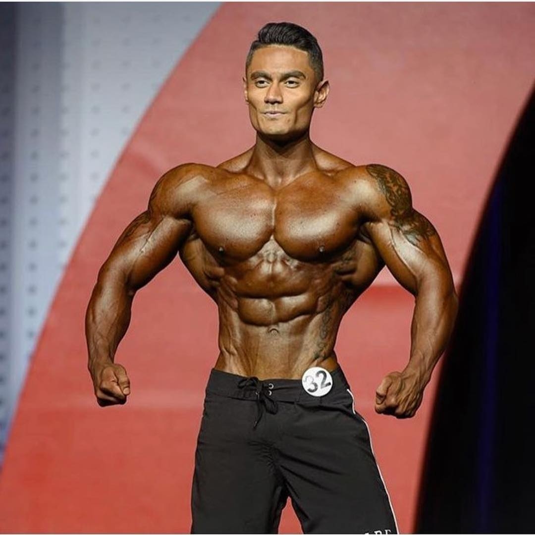 1080x1080 IFBB physique PRO Jeremy Potvin on how to create a Photohop physique, Phone