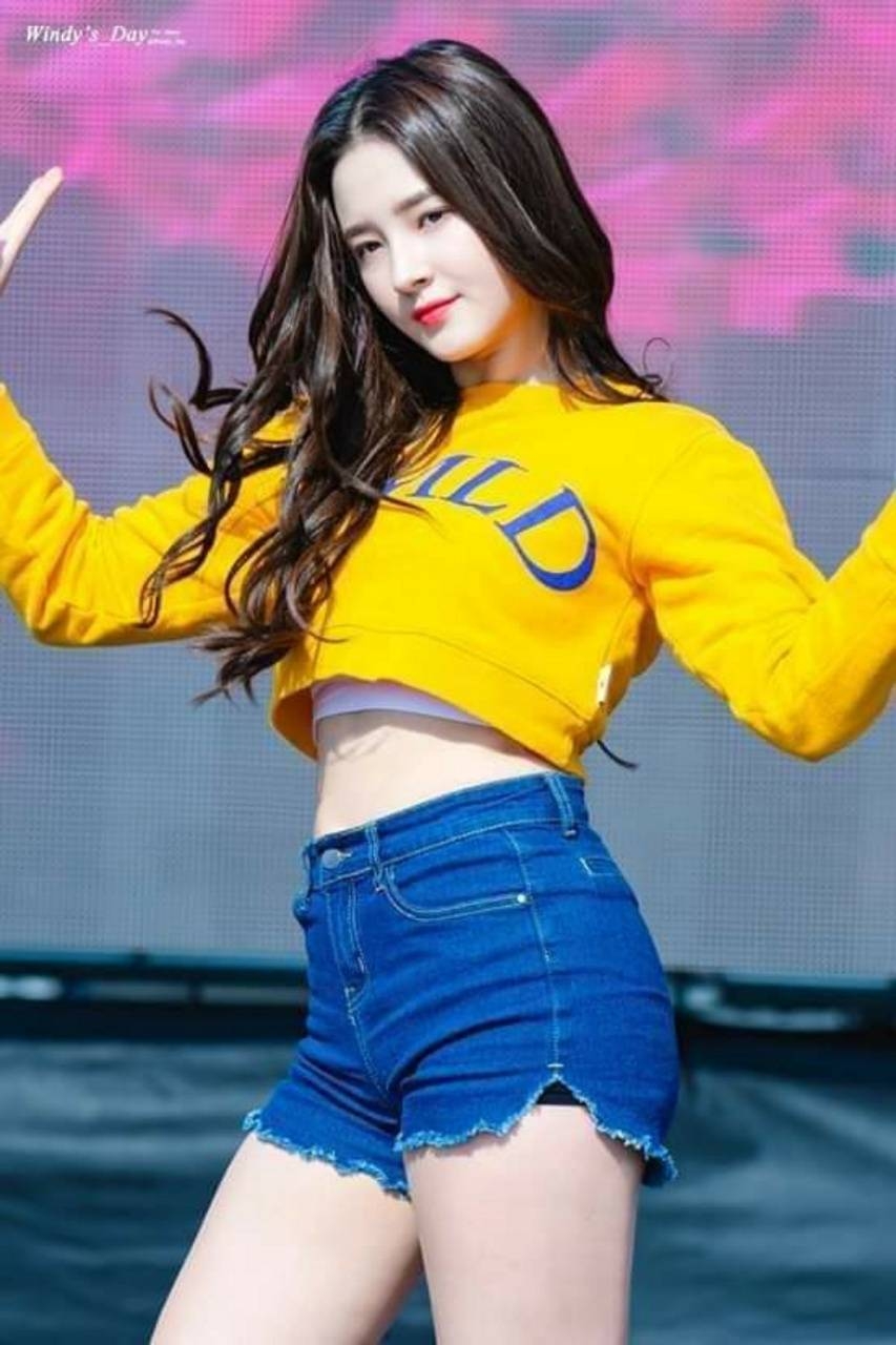 860x1280 Nancy Momoland Wallpaper, Phone